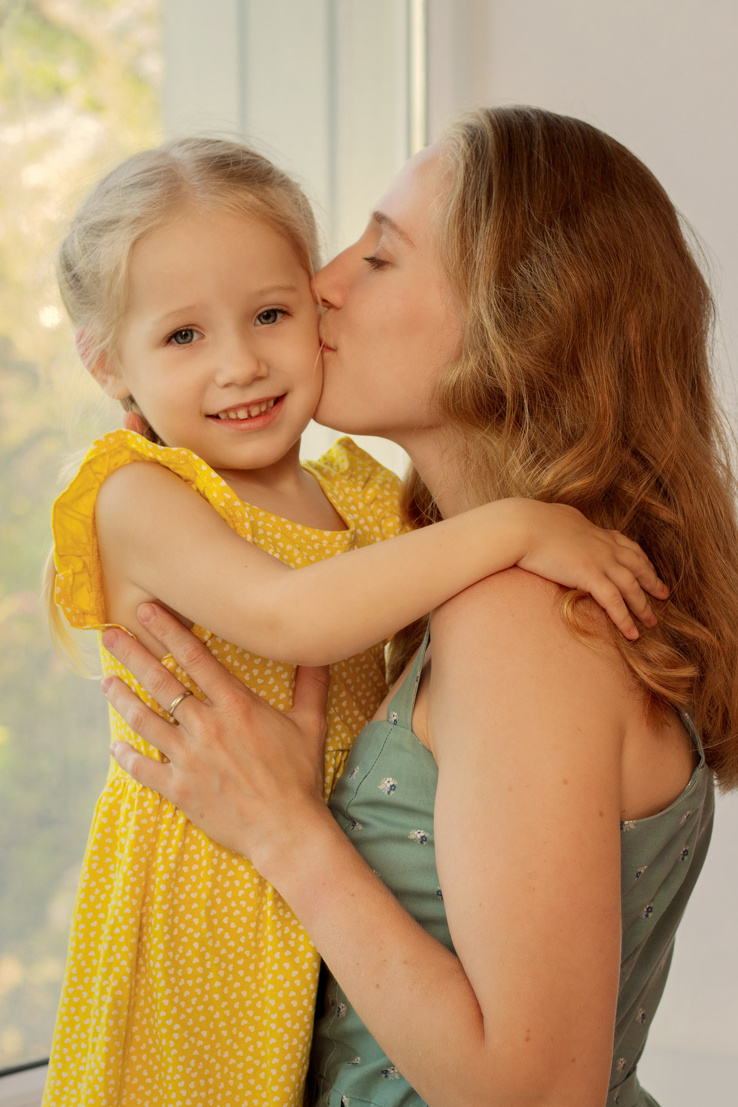 Екатерина с дочурками, студия PAPARAZZI. Семейный и детский фотограф в г. Севастополь Екатерина Солдатова