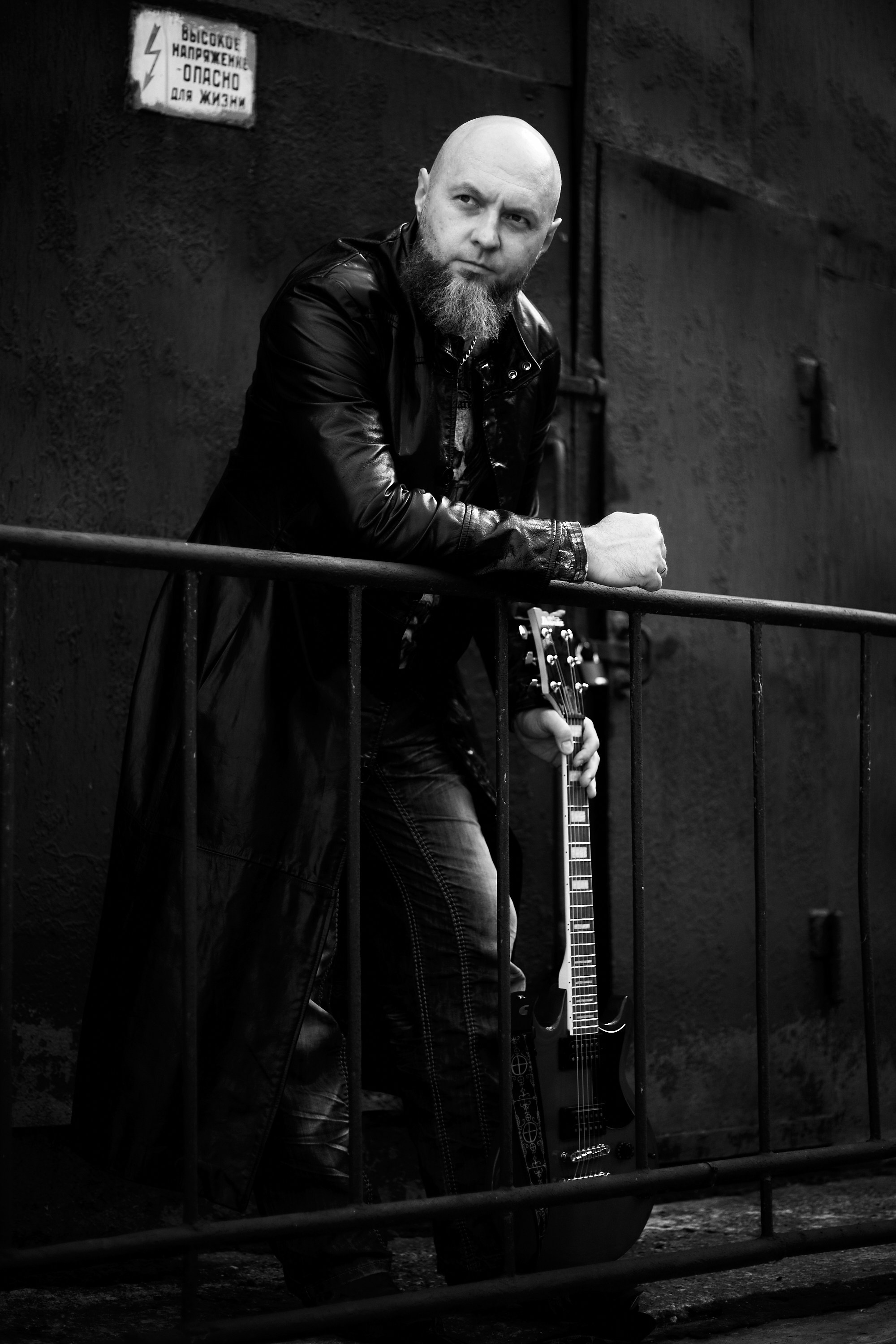 На улице (ЧБ)