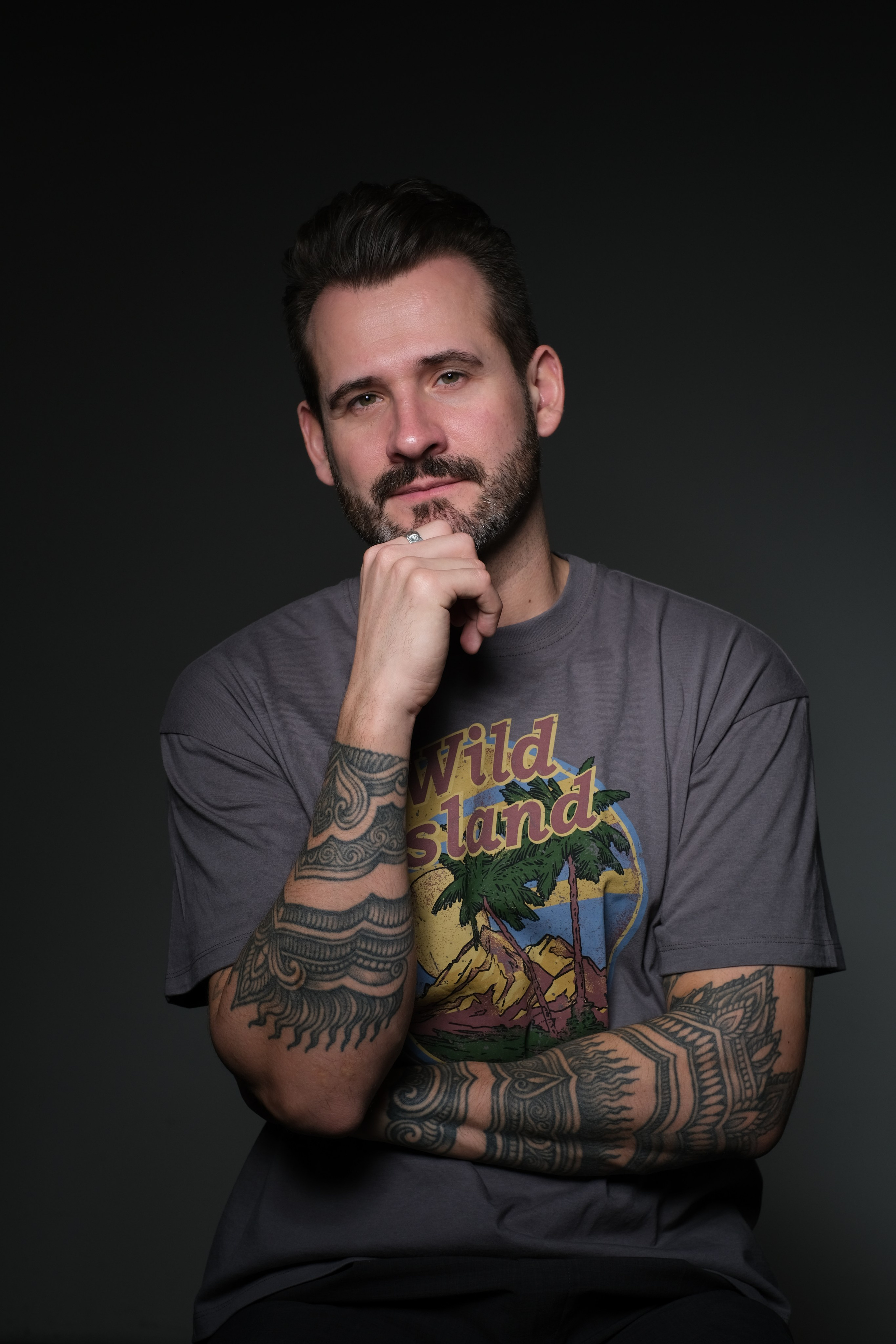 Мужской портрет. Алексей. Локация: WoodStudios. Фотограф Наталия Стромцова │Москва