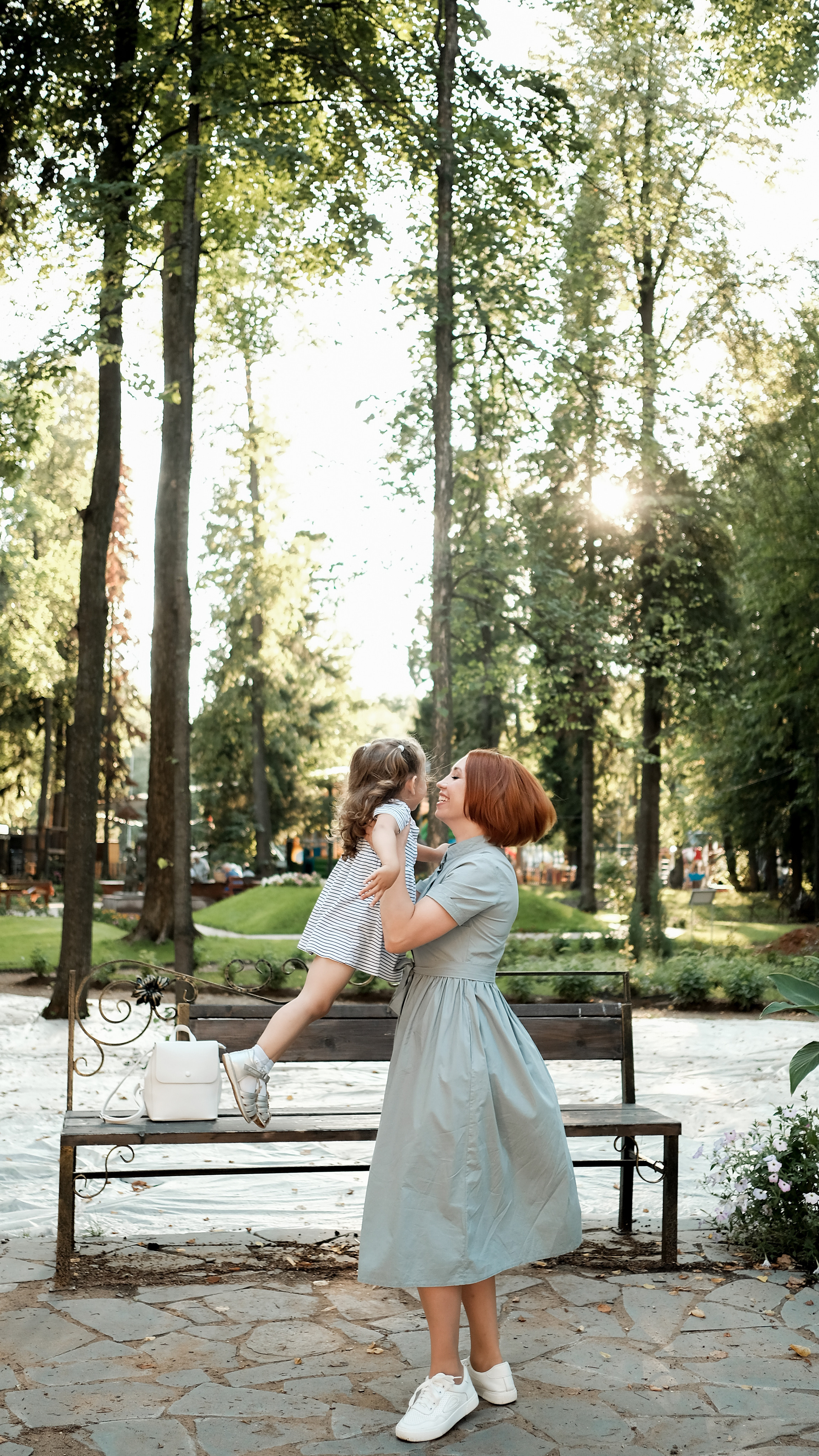 Аня с дочкой, прогулка в Дендропарке. Семейный и детский фотограф в Ижевске