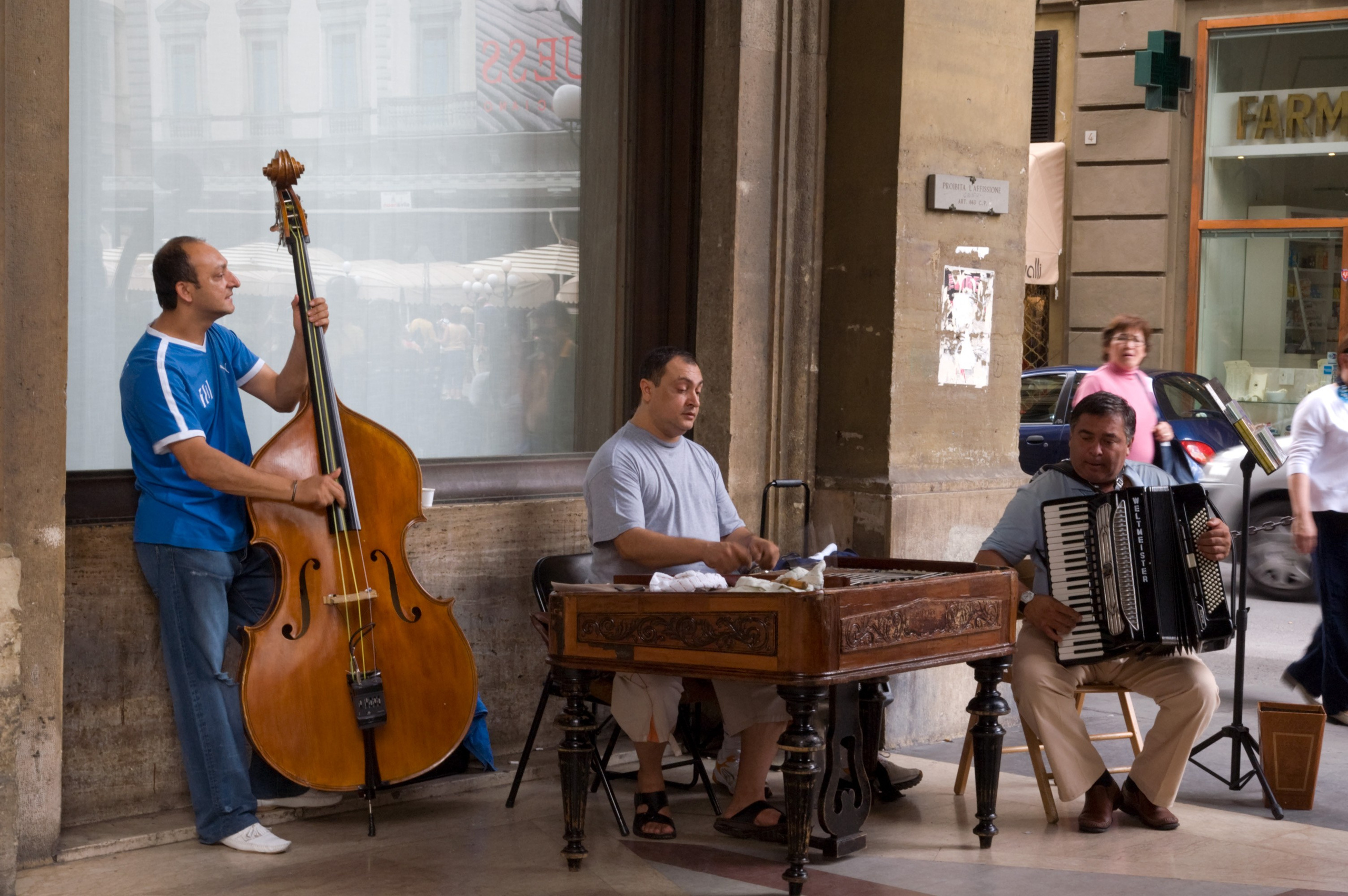 Улица, люди, жизнь…