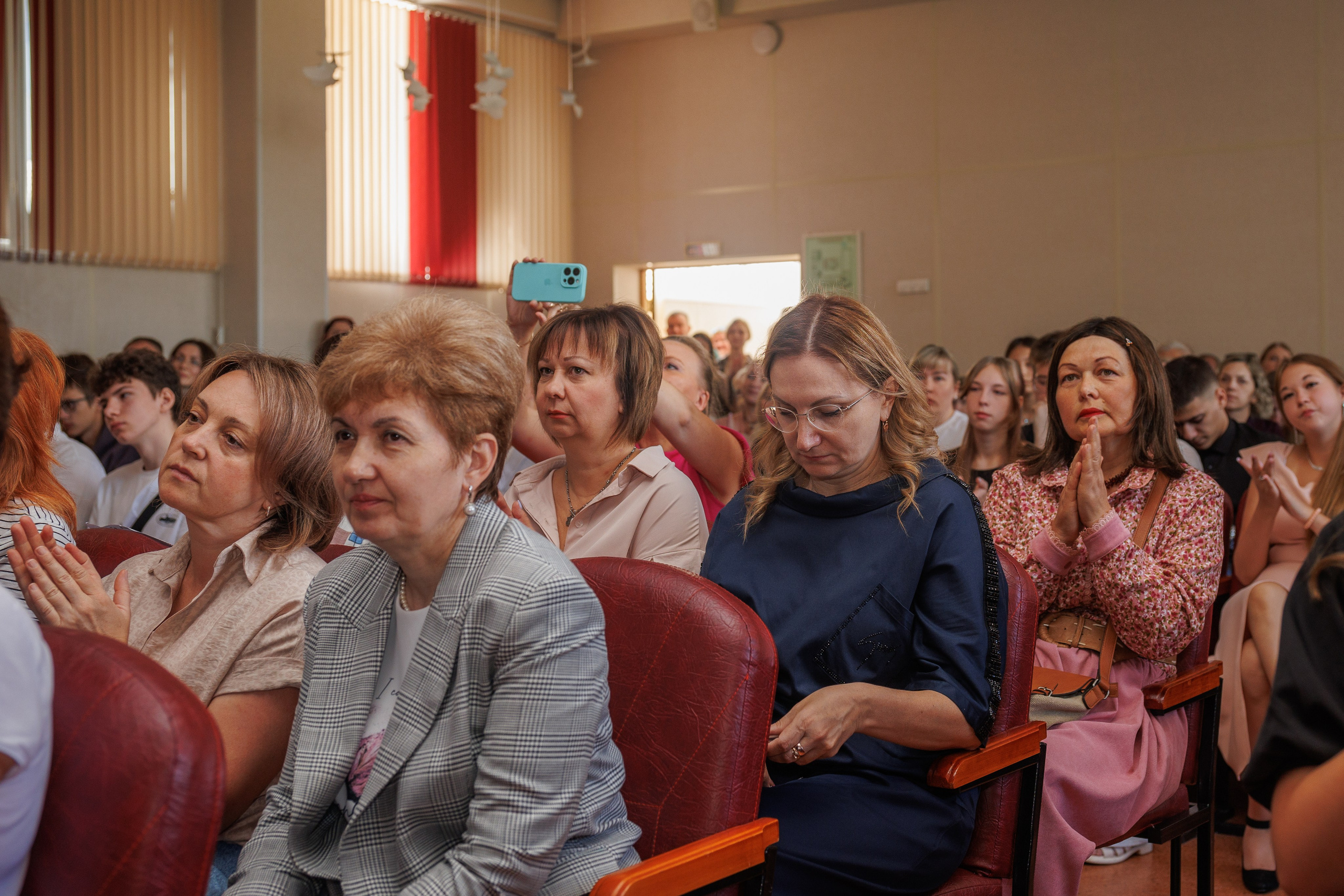 Вручение аттестатов. Свадебный и семейный фотограф в Новосибирске Ирина Дорошкова