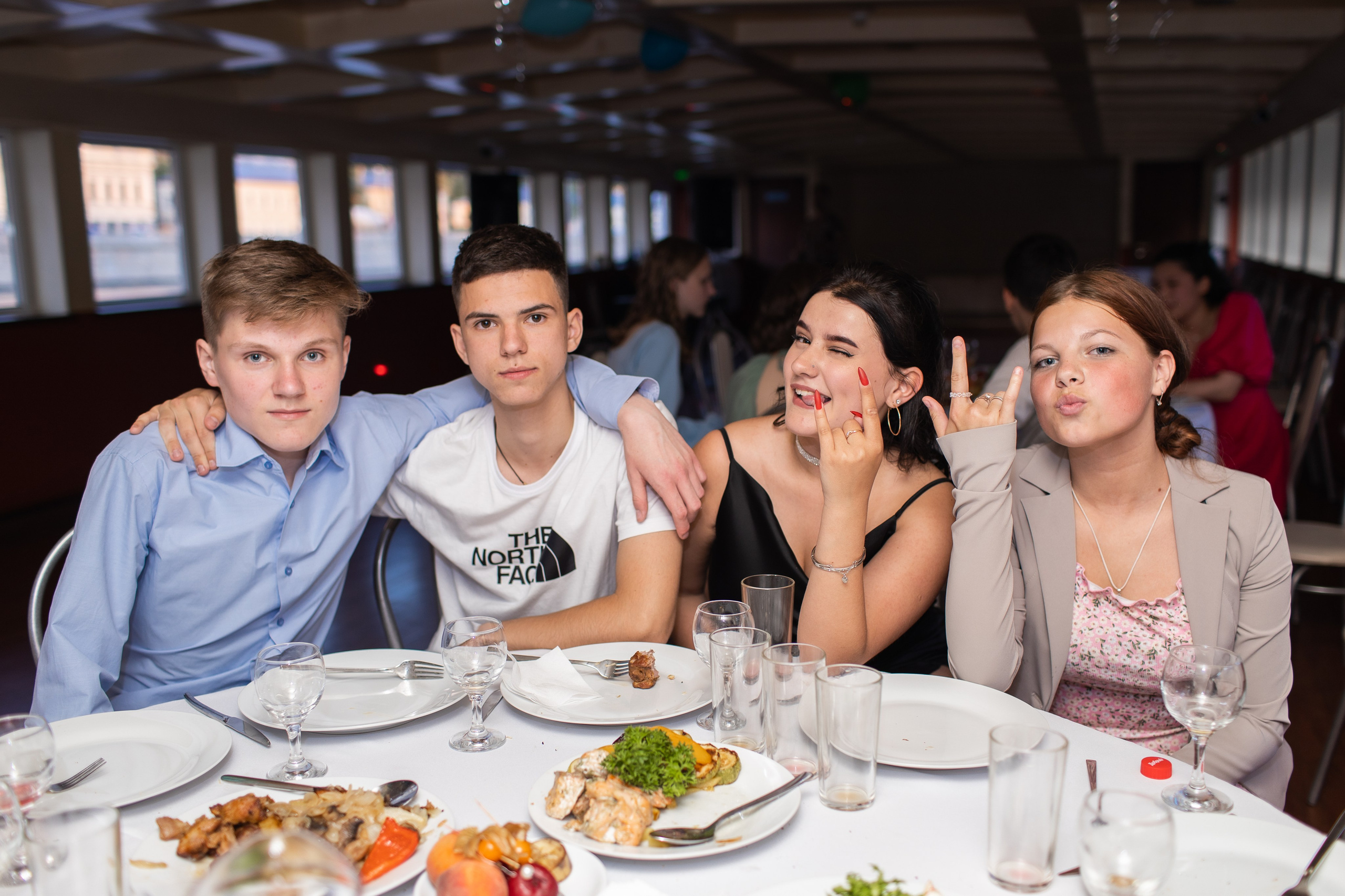 Выпускной на теплоходе Ривьера. Фотограф в Москве Десятова Ксения