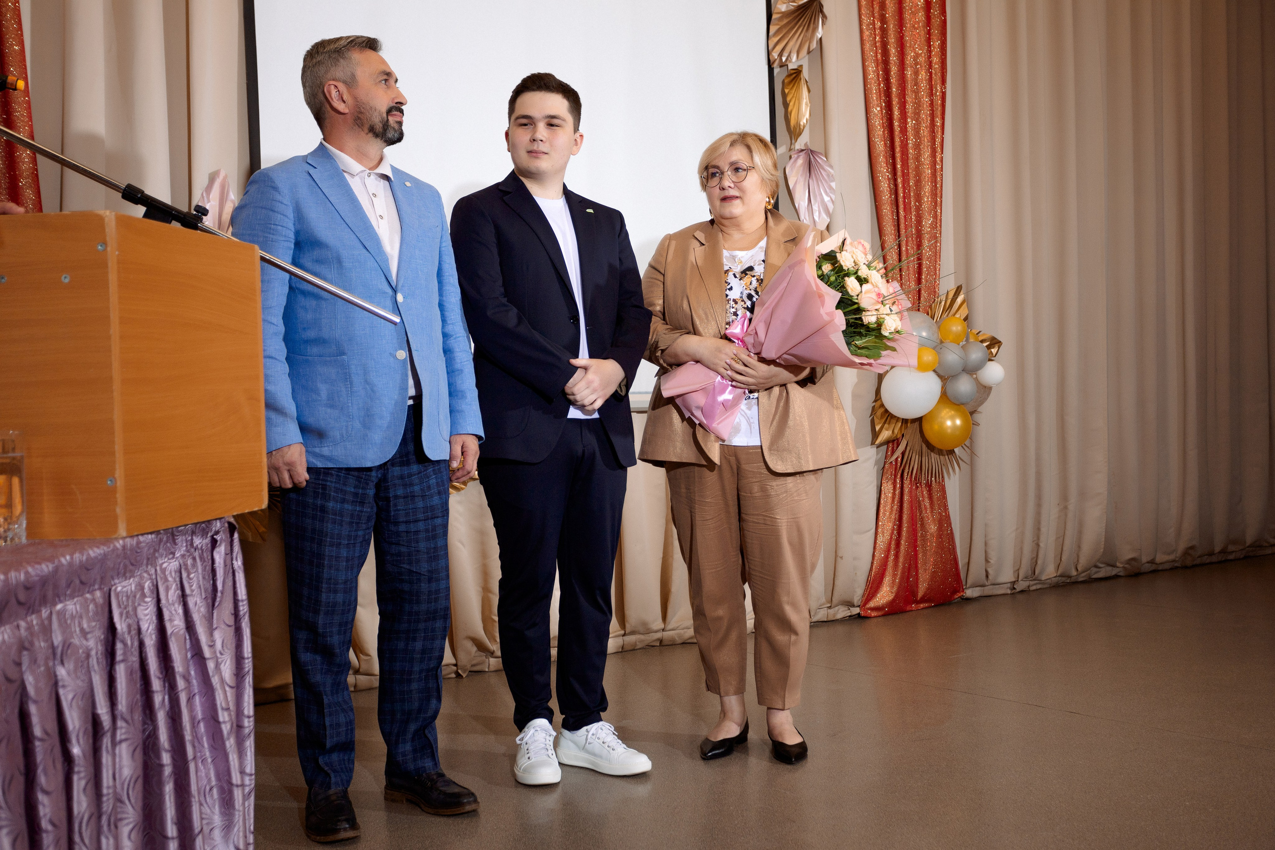 ВРУЧЕНИЕ АТТЕСТАТОВ: Пример. Все фото. Профессиональный фотограф в Ижевске Леша Петров