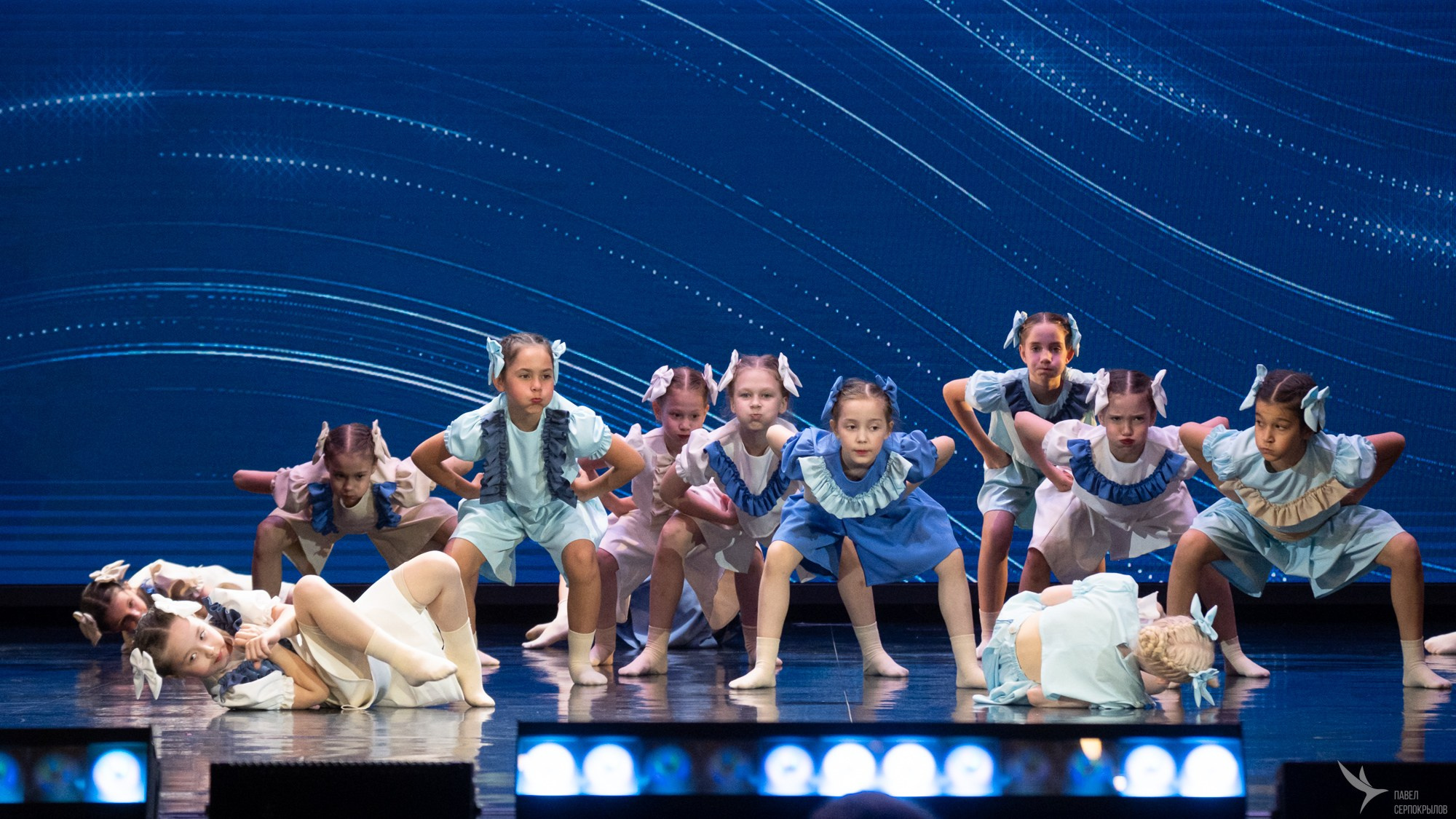 Концерт народного хореографического коллектива «Виктория». Репортажный фотограф в Казани Павел Серпокрылов