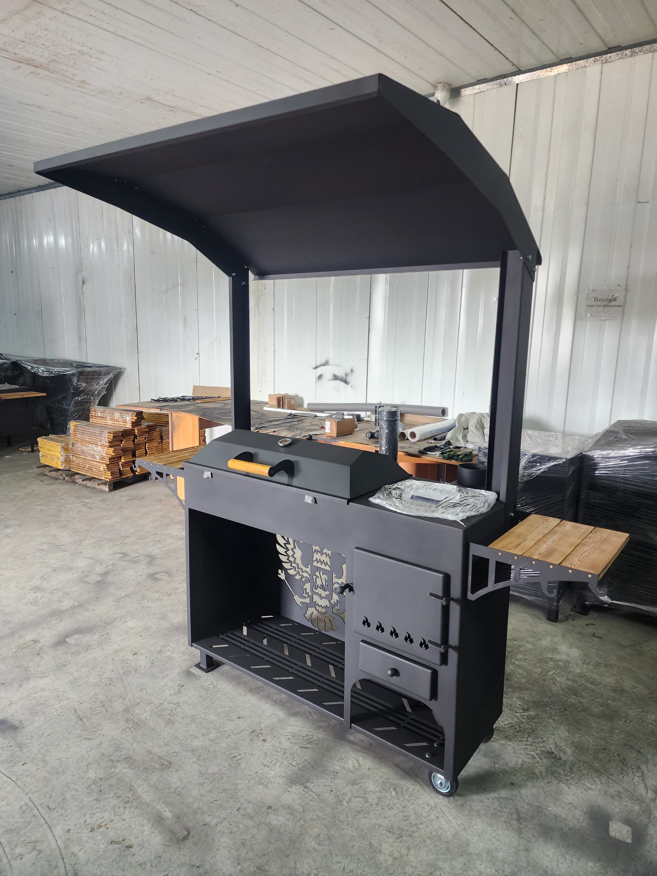 Мангал с крышей, печью под казан и крышкой барбекю. Купить / заказать мангал для дома в Краснодаре от производителя «Мангал Мастер»