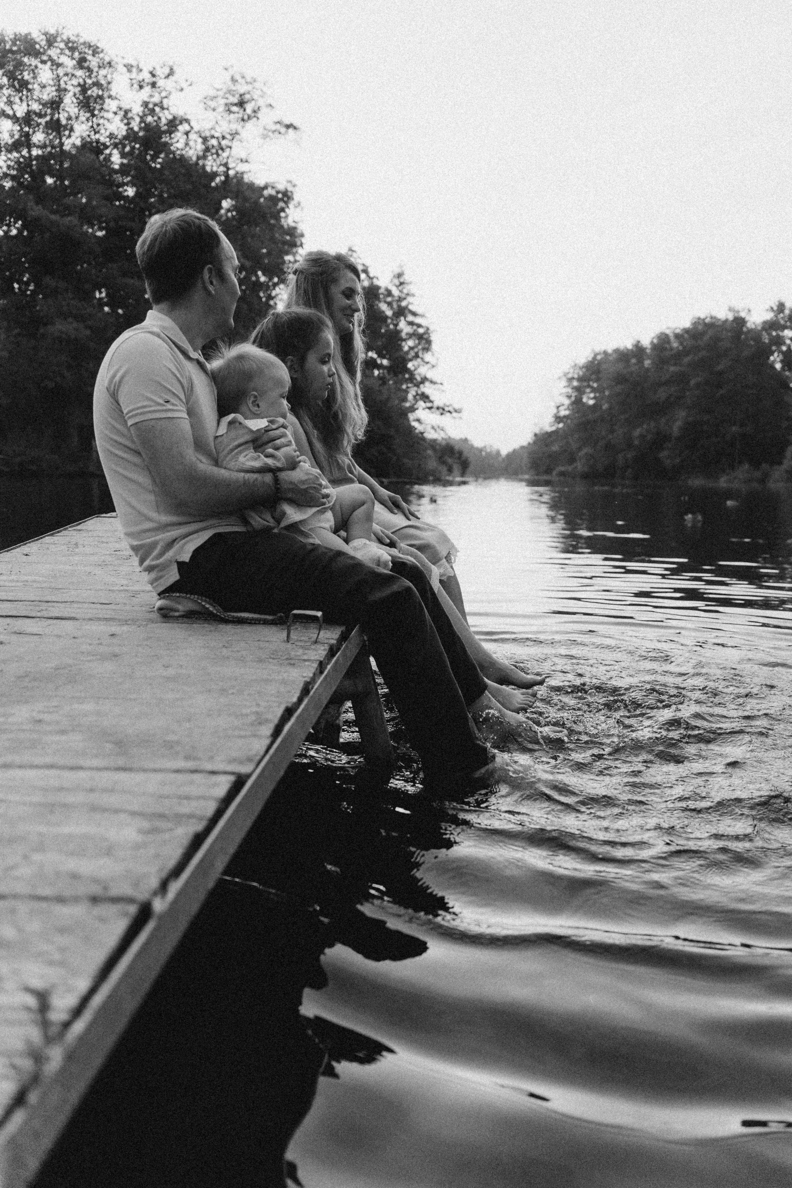 Семейная фотосессия на берегу реки для Миши, Тани, Сони и Таи. Свадебный фотограф в Тамбове Павел Четвертков