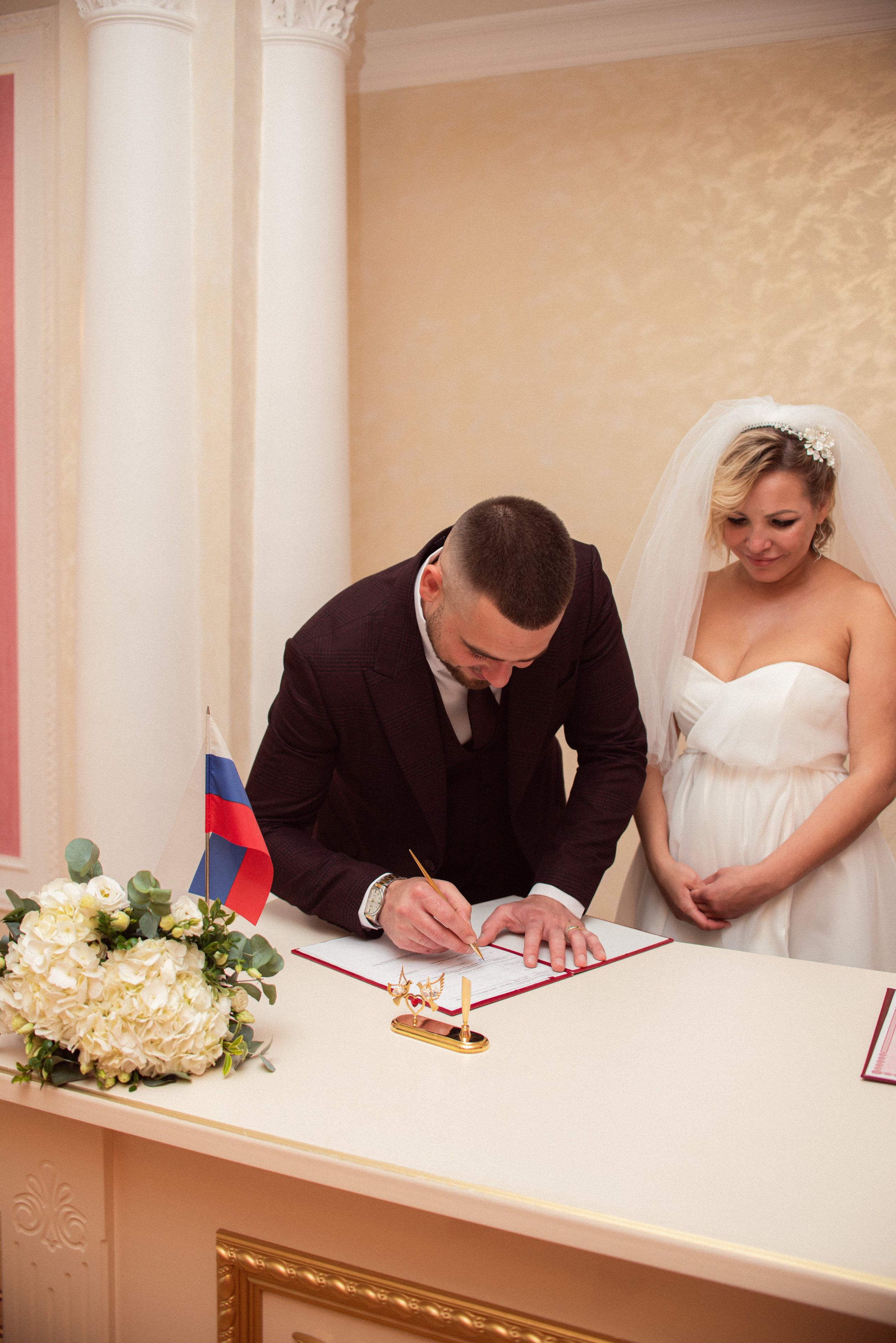 Роспись мужа в ЗАГСе города Старая Купавна, официальная часть свадебного дня