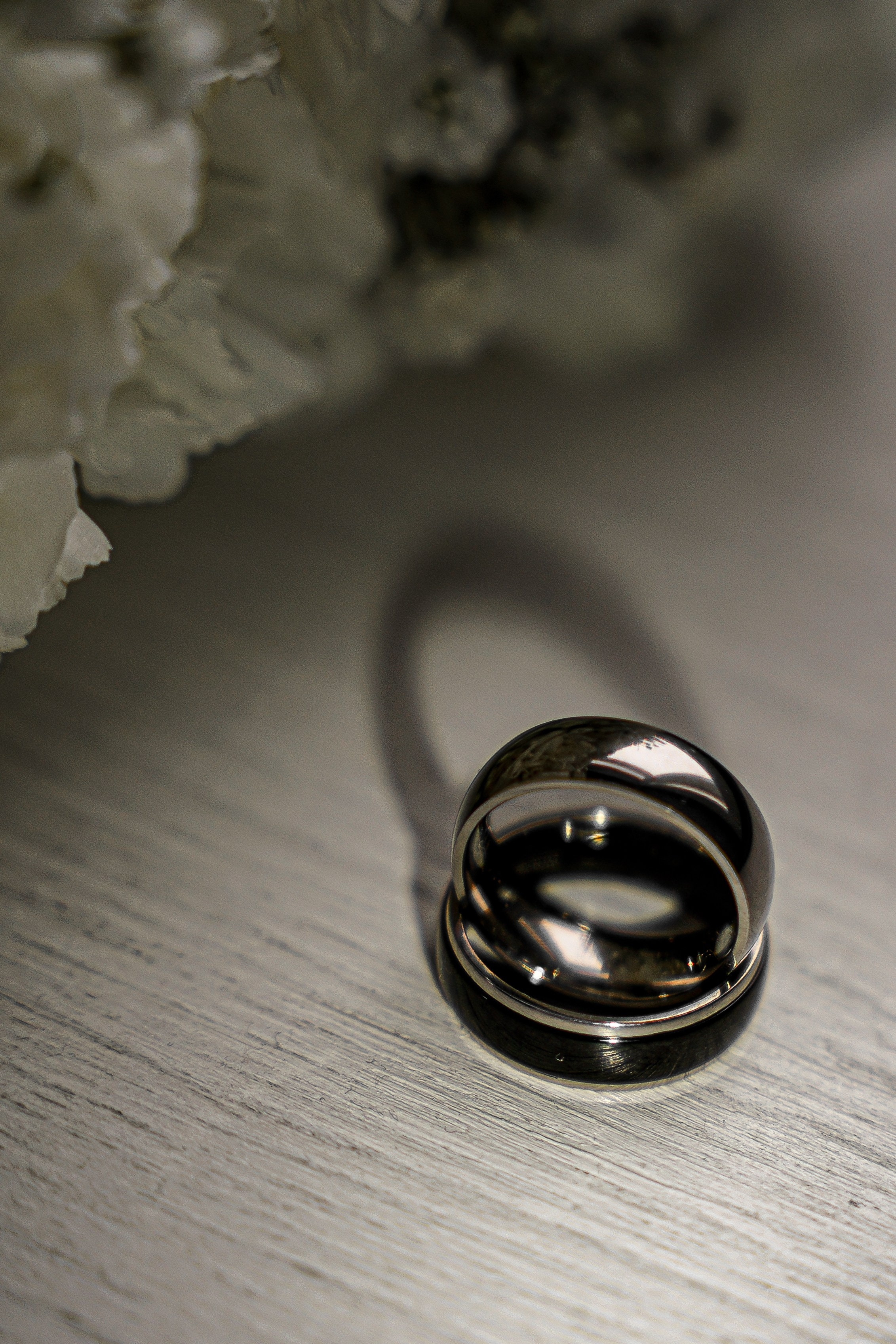 Фотосессия в необычном образе для жениха и невесты