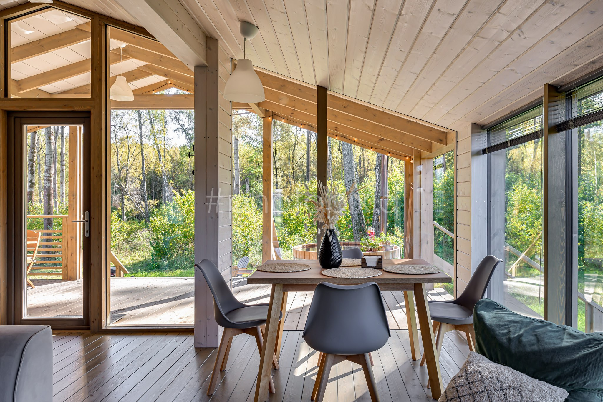 Съёмка загородного дома в КП Романовский Парк для сдачи в аренду. Интерьерная съёмка и виртуальные туры — Интерьерный фотограф Кузнецов Сергей (photopixiq)