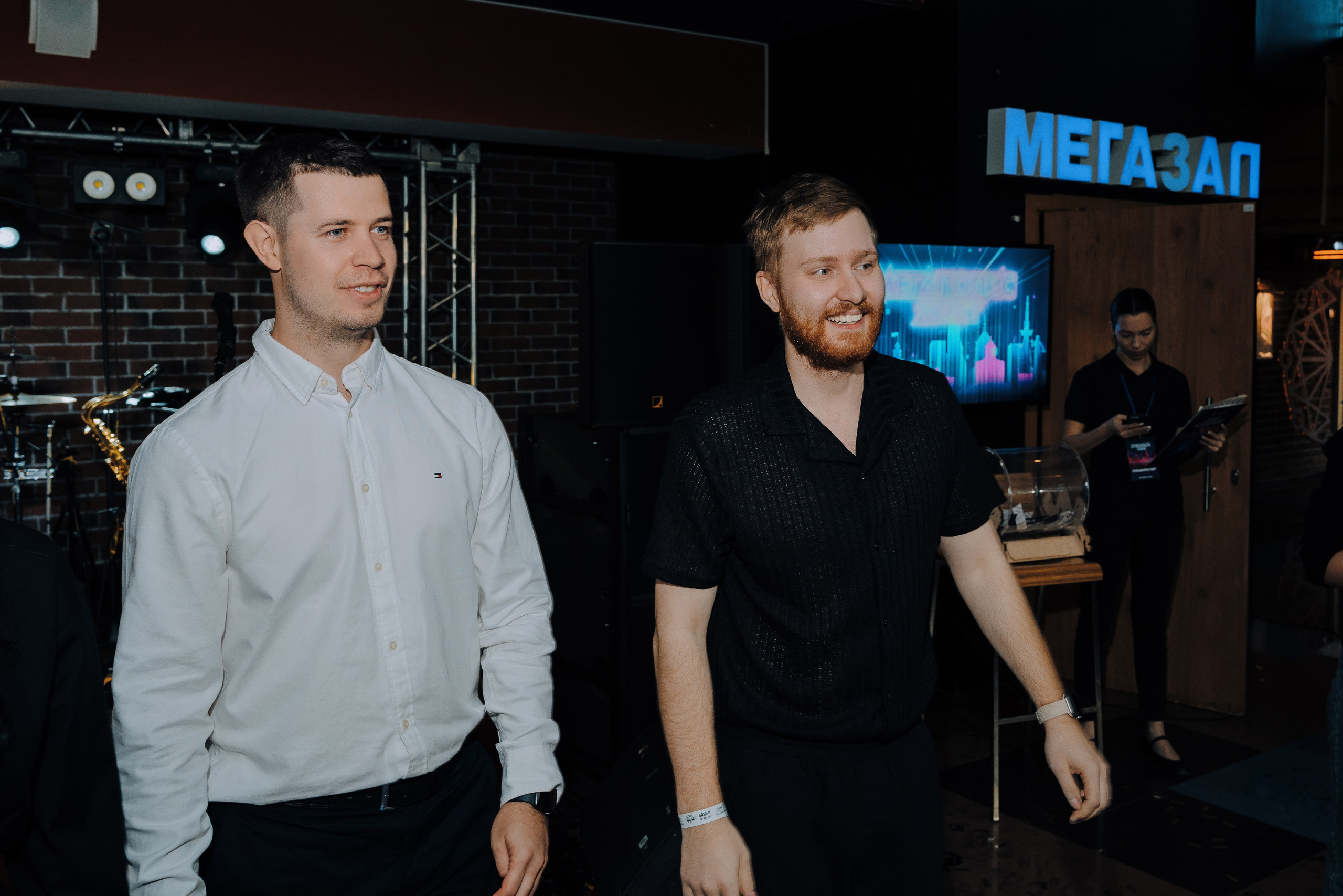 20 ЛЕТ МЕГАПОЛИС ЧЕЛЯБИНСК ХЕДЛАЙНЕР ЕЛКА. Репортажный фотограф Зуев Роман г. Челябинск