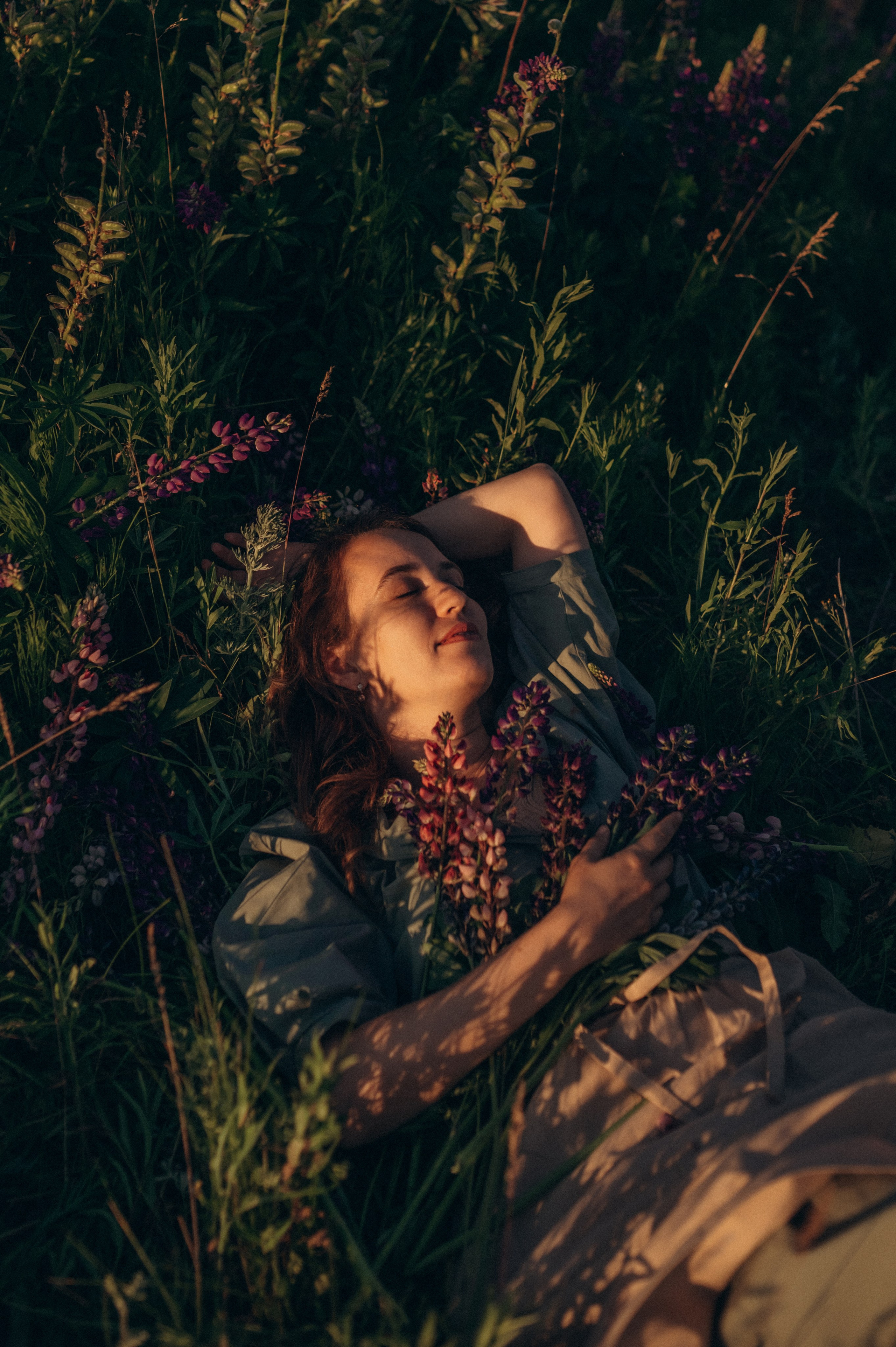 Кристина, Соня и люпиновый вечер. Фотограф Мария Стрелкова