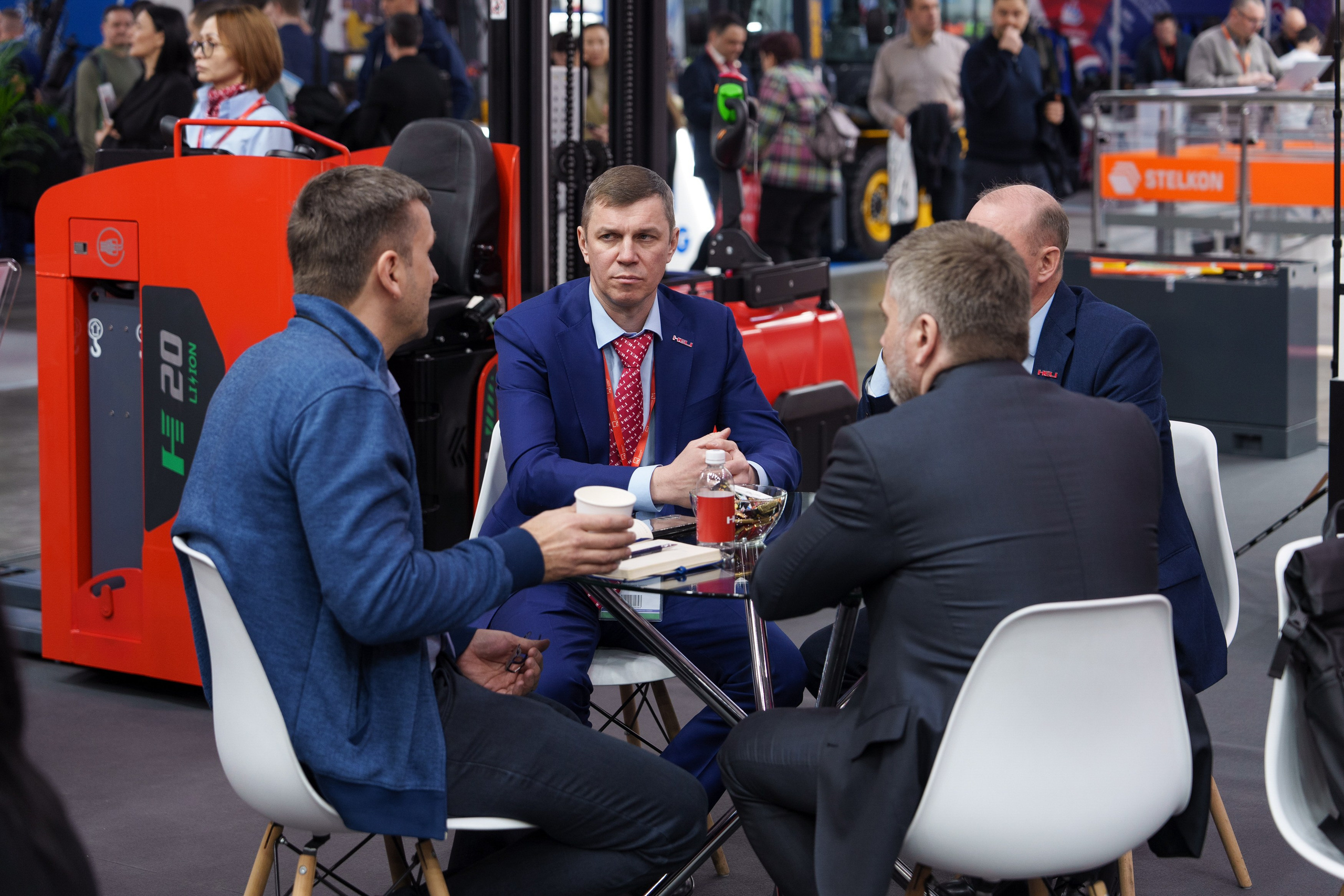 HELI. Стенд в Крокус Экспо. Фотограф Саша Блюз