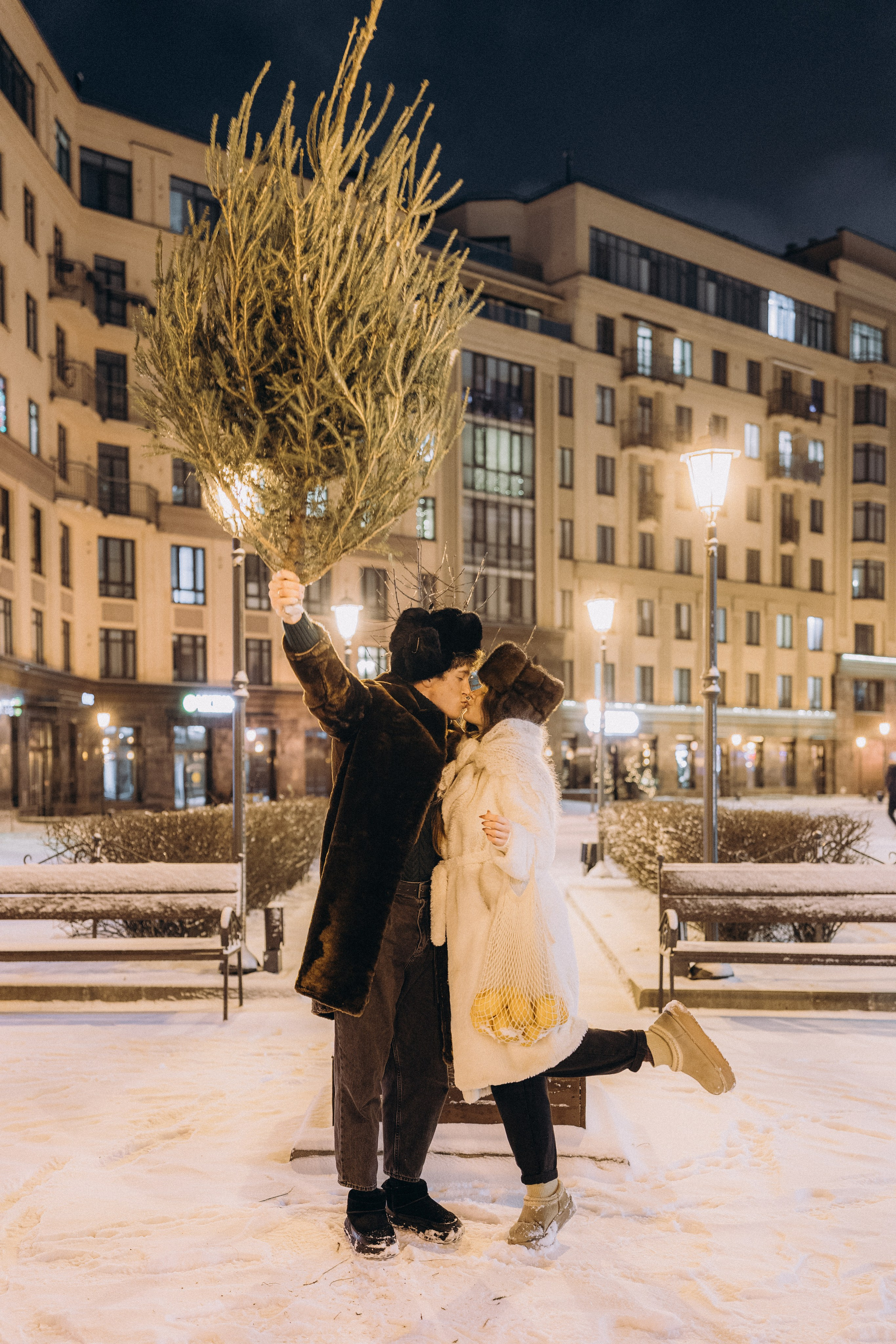 НОВОГОДНЯЯ ПРОГУЛКА ПАРЫ ПО ЧЕРНЫШЕВСКОЙ ПЕРЕД НОВЫМ ГОДОМ. Профессиональный фотограф, Санкт-Петербург — Виктория Богомолова