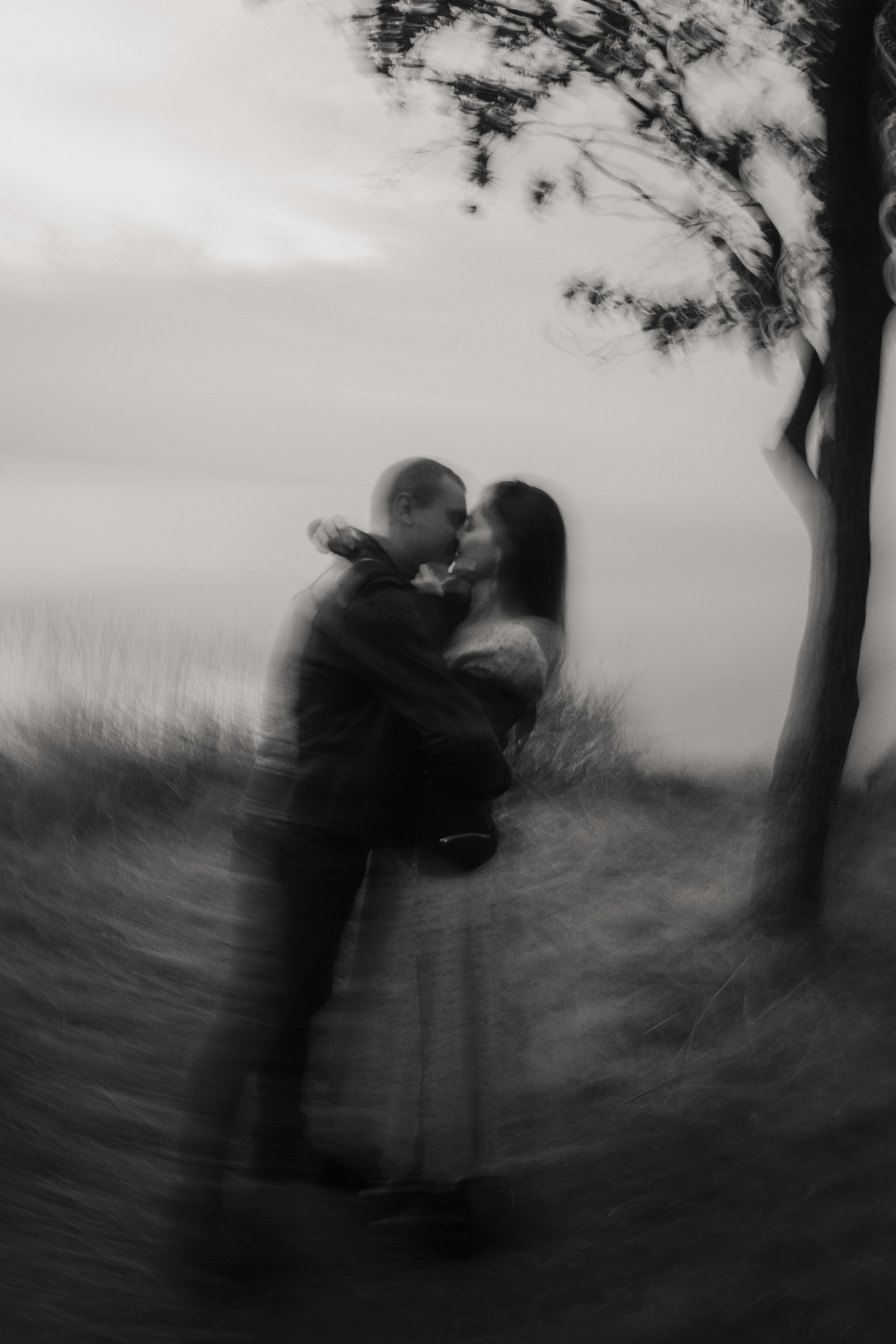 Фотосессия лавстори с мотоциклом на природе. Свадебный и семейный фотограф в Самаре и Тольятти | Елена Топанцева