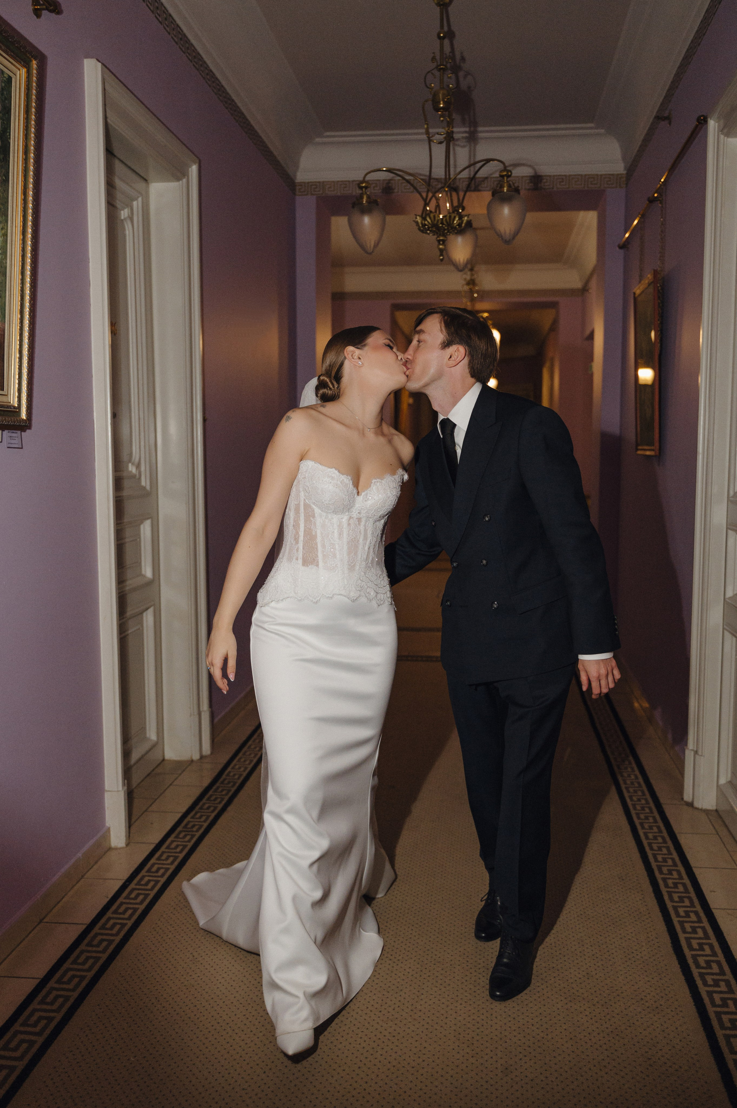 Дмитрий и Луиза. Гостиница Националь и ресторан Белуга. Свадебный фотограф Москва и Санкт-Петербург. Анастасия Чудина