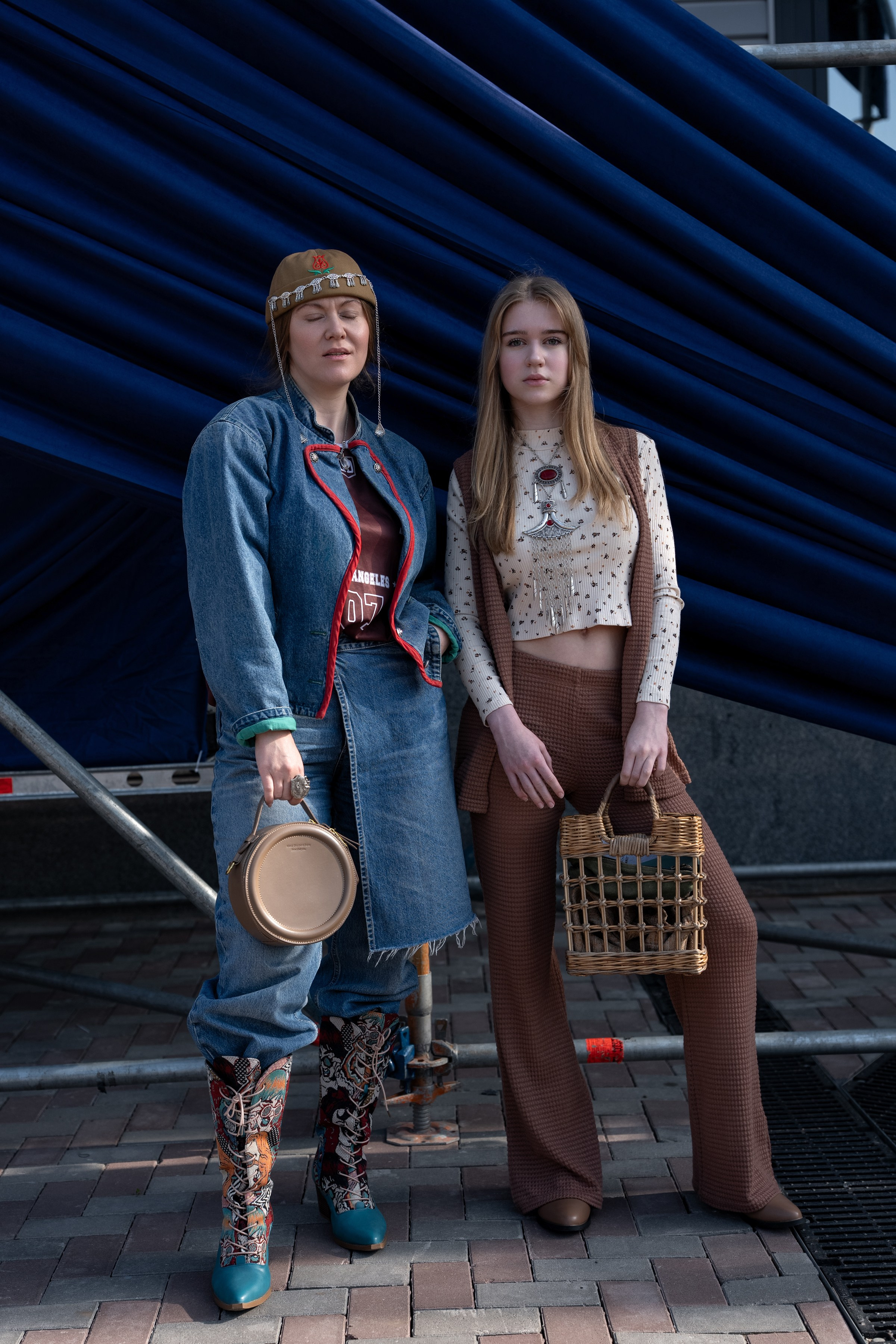 Visa Fashion Week Almaty Pre-Fall 2026 April StreetStyle Day 1. Сайт Алматинского НЮ АРТ, будуар и фэшн фотографа Дениса Карпенко