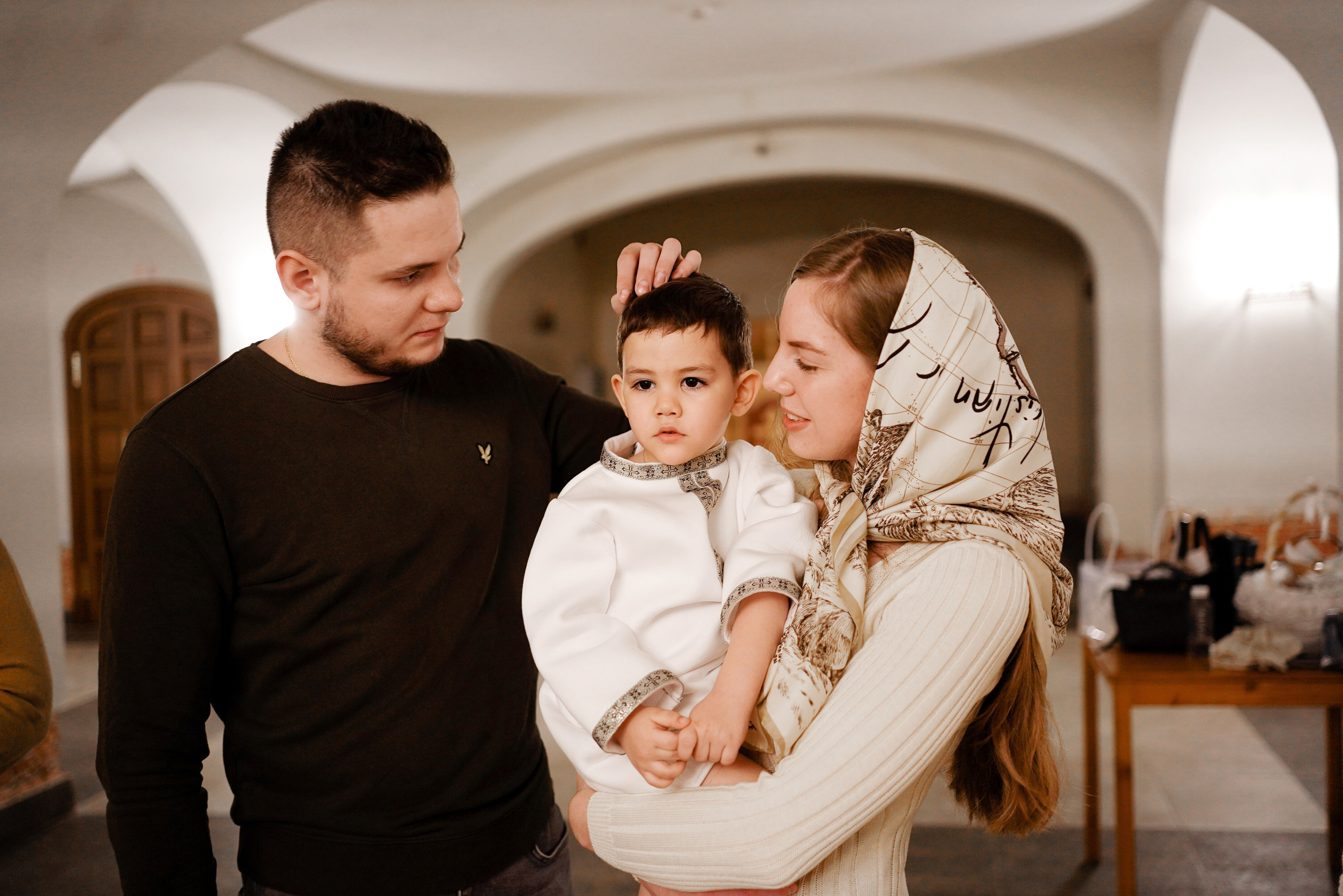 Таинство Крещения в храме Живоначальной Троицы в Троицке. Семейный и детский фотограф в Москве Екатерина Офицерова