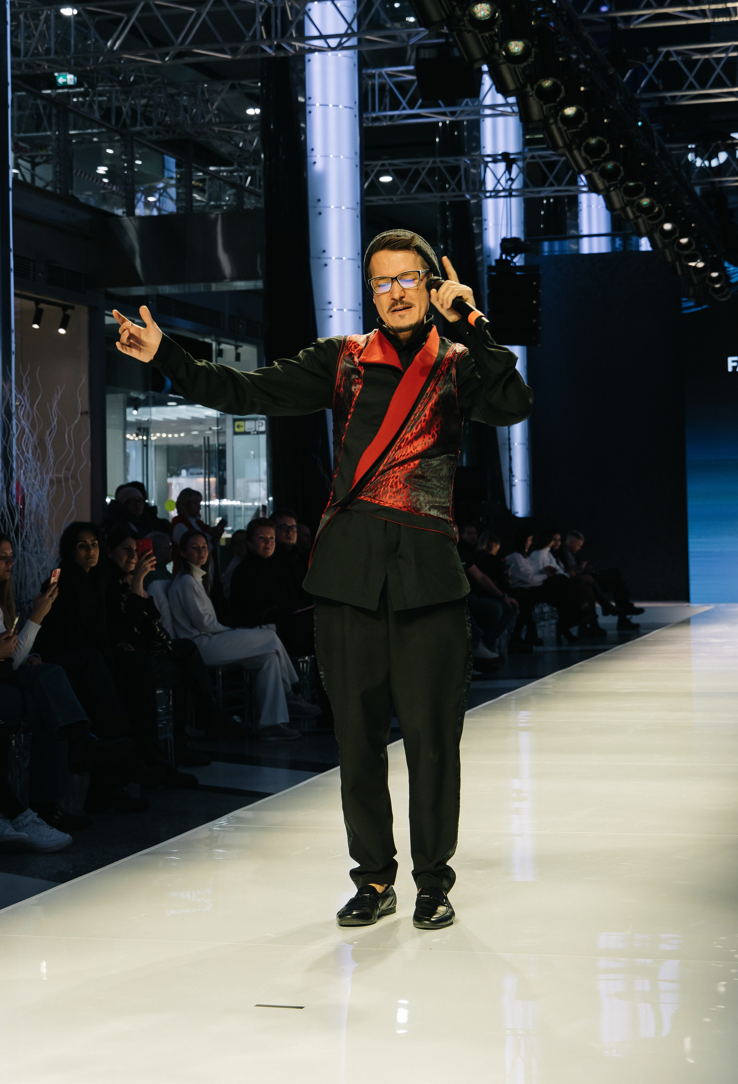 Неделя моды в галерее модные сезоны. Репортажный фотограф Катерина Гилс Москва