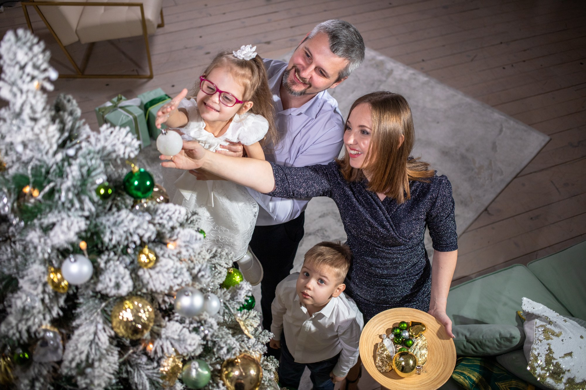 Семейная съёмка Новый Год. Репортажный, промышленный и маркетплейс-фотограф Дмитрий Чернат