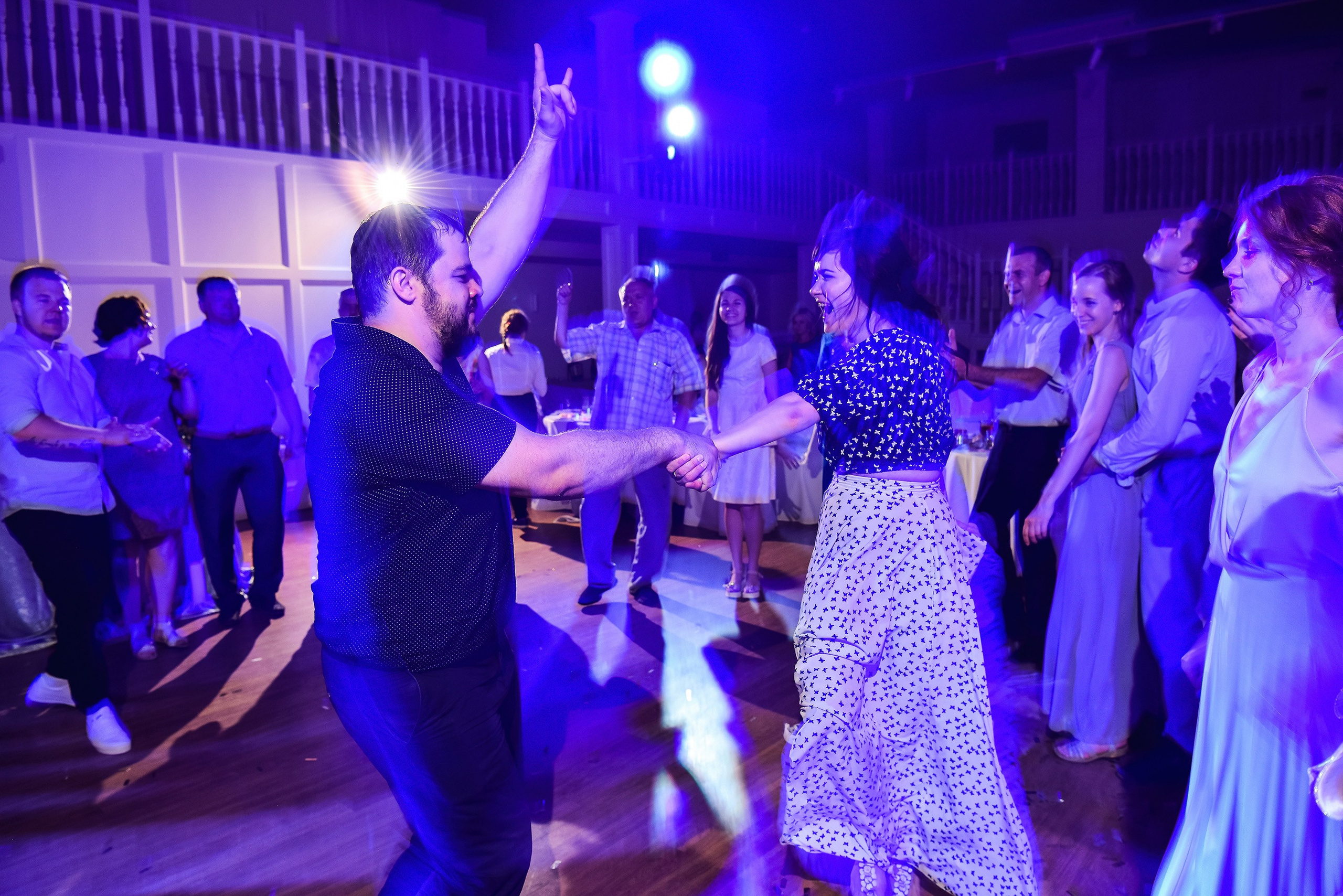 💐 Радик и Яна — душевная загородная свадьба в Villatic | Теплые фото под Красноярском. 📸 Свадебный и семейный фотограф в Красноярске Тихомиров Евгений | 17 лет опыта | 800+ свадеб