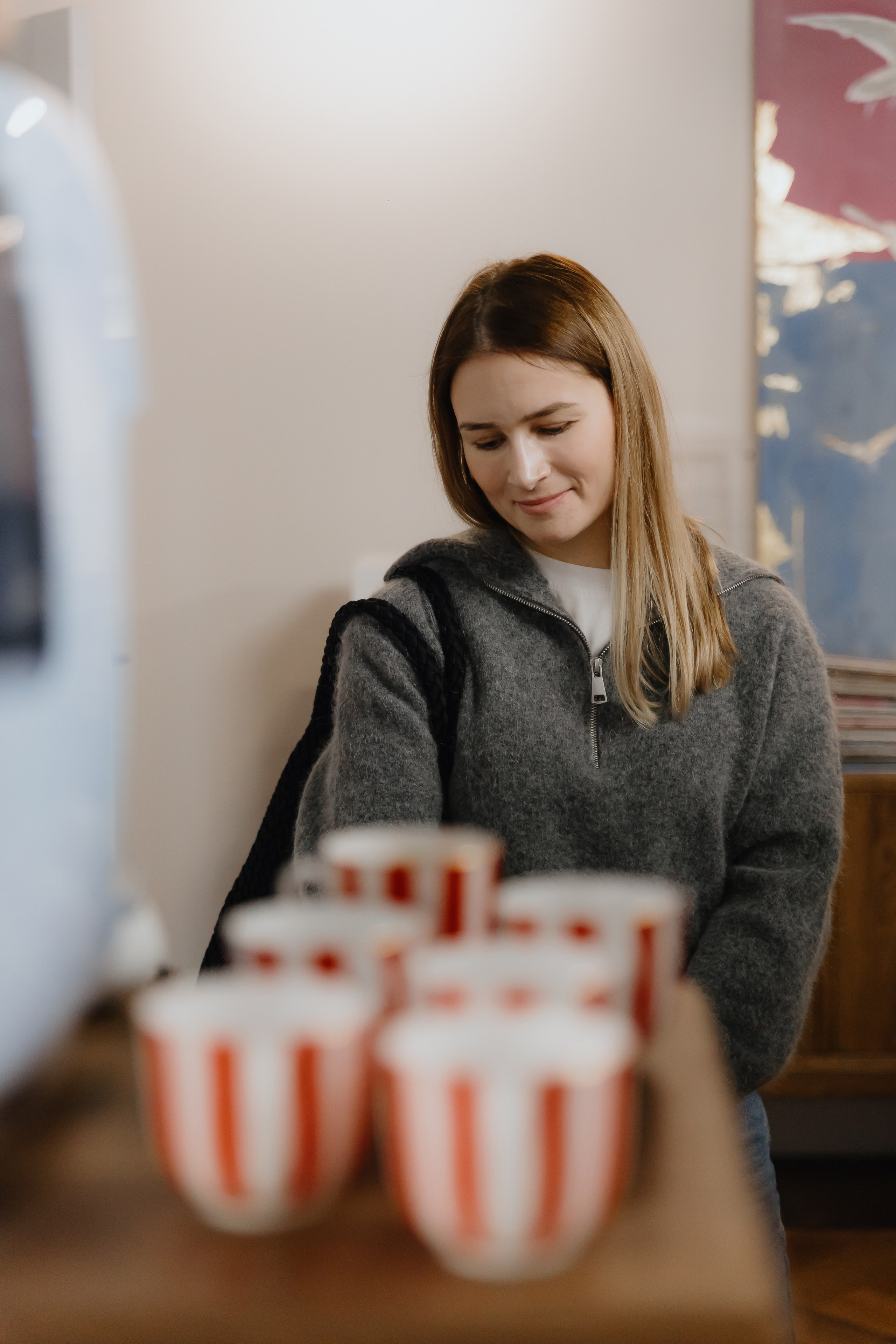 Предновогодний «Кофе-рейв» в L. DECO 17 декабря 2025 года. L. Deco интерьерный салон. Краски/обои/лепной декор