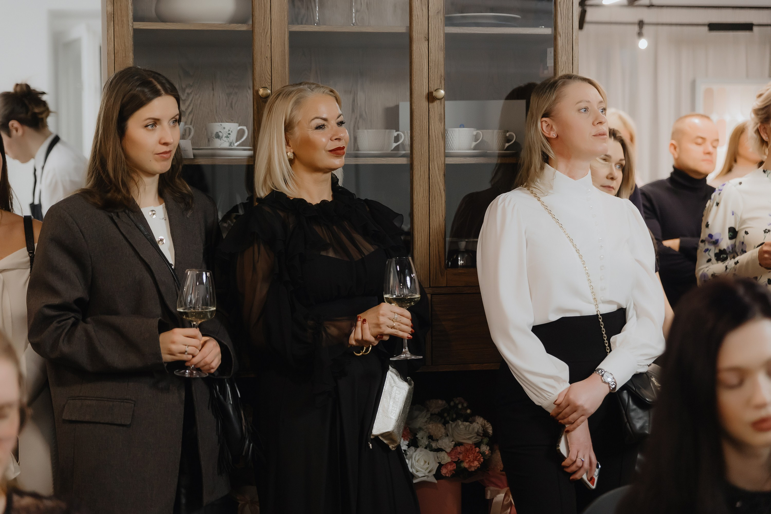 Открытие нового пространства интерьерного салона L. DECO в феврале 2025. L. Deco интерьерный салон. Краски/обои/лепной декор