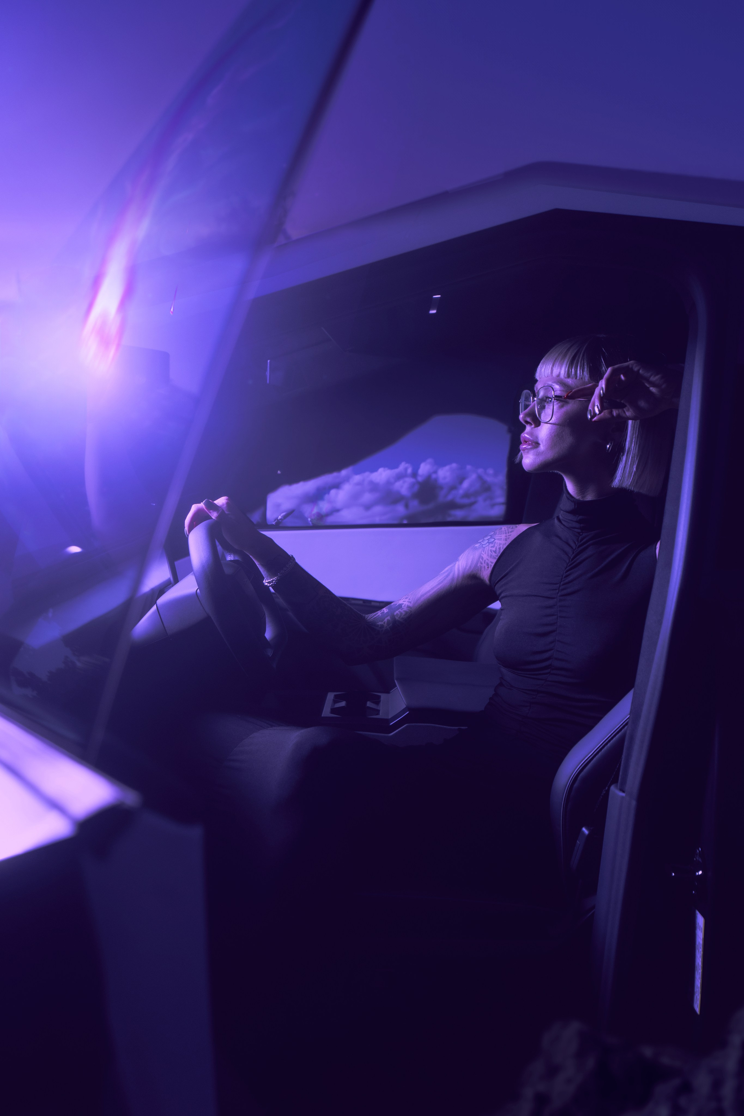 Photographer for bloggers and media personalities for advertising and Reels. Portrait photographer Moscow, UAE, Oleg Koshmarov