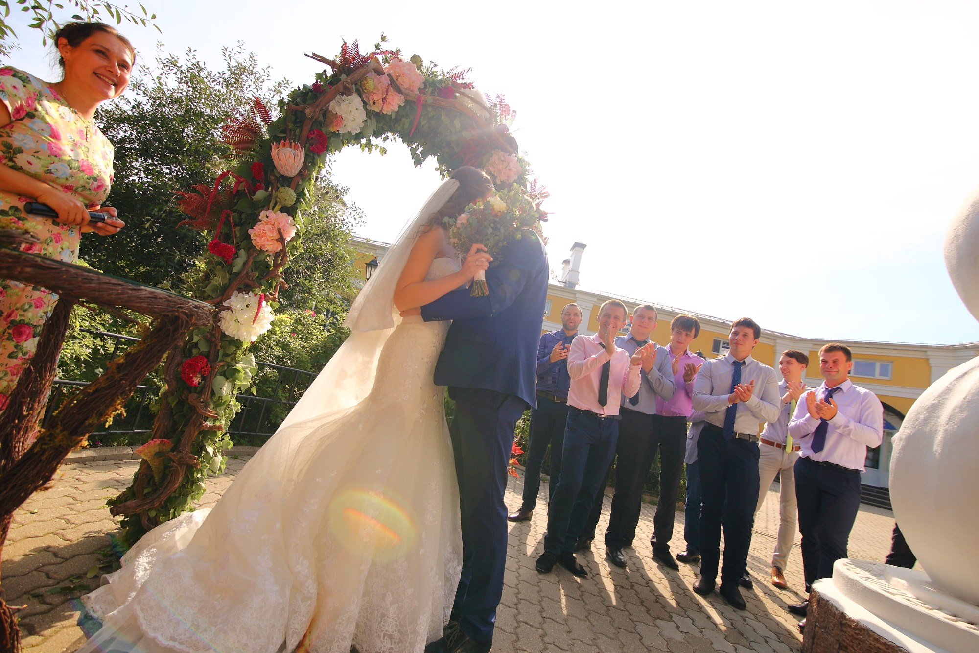 Выездная регистрация в красивом месте в Ярославле. Свадебный и репортажный фотограф в Ярославле и Санкт-Петербурге Роман Микрюков