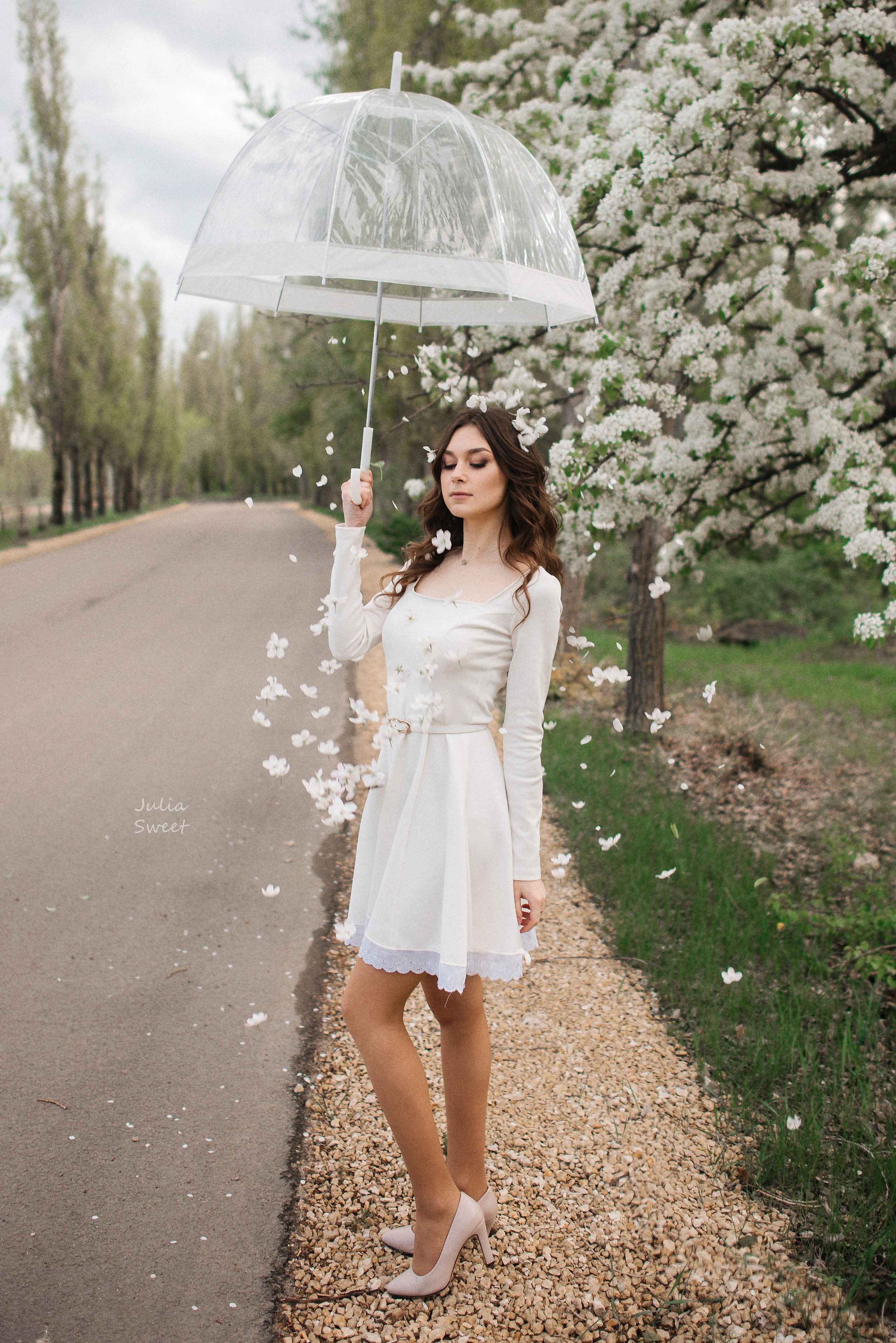 Нежная Настя в цветущих яблонях. Свадебный и портретный фотограф в Липецке Юлия Свит