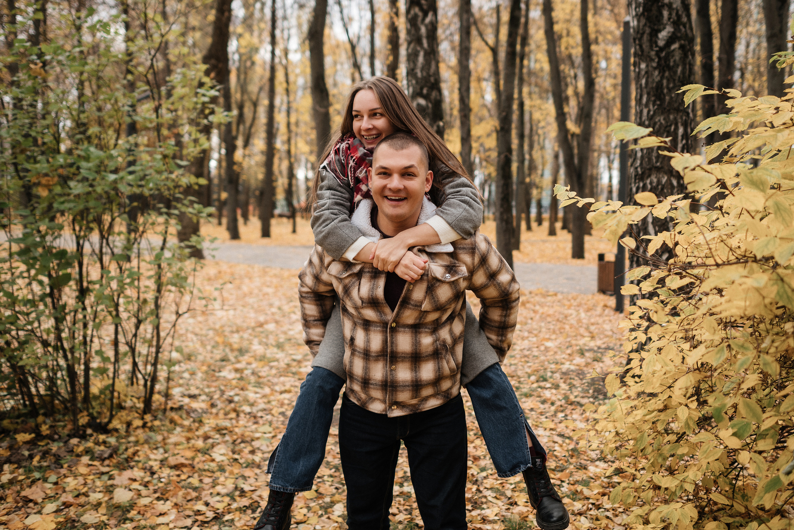 Маша и Илья в осеннем парке. Свадебный и портретный фотограф в Липецке Юлия Свит