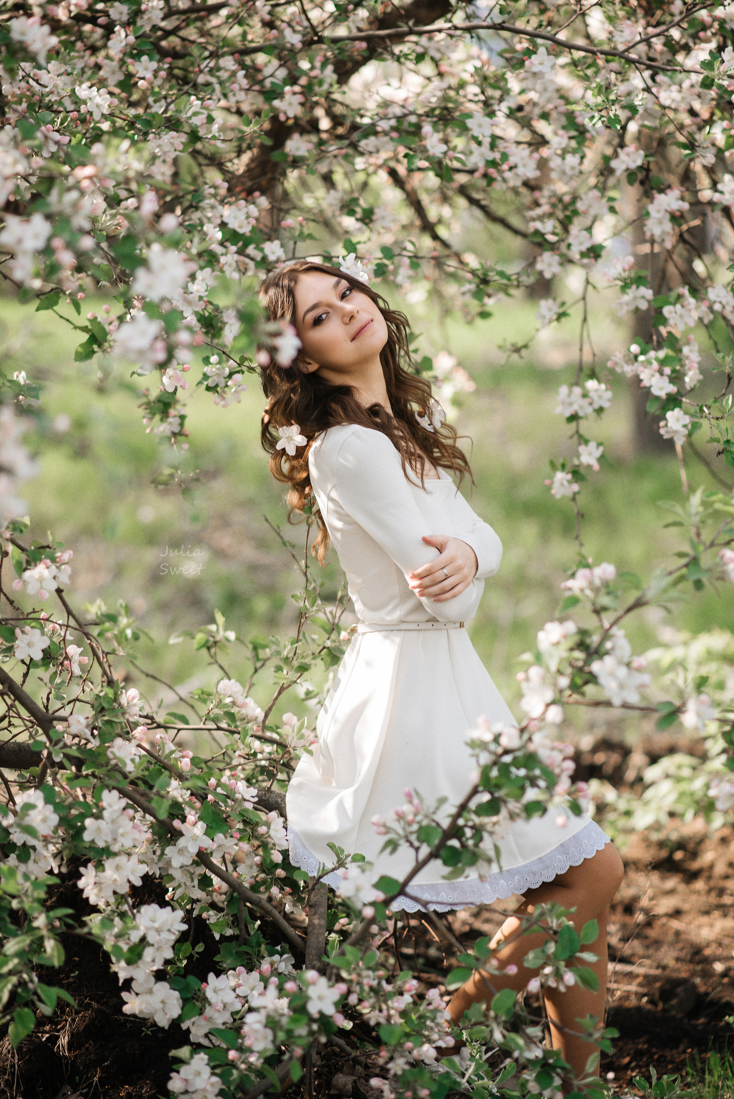Нежная Настя в цветущих яблонях. Свадебный и портретный фотограф в Липецке Юлия Свит