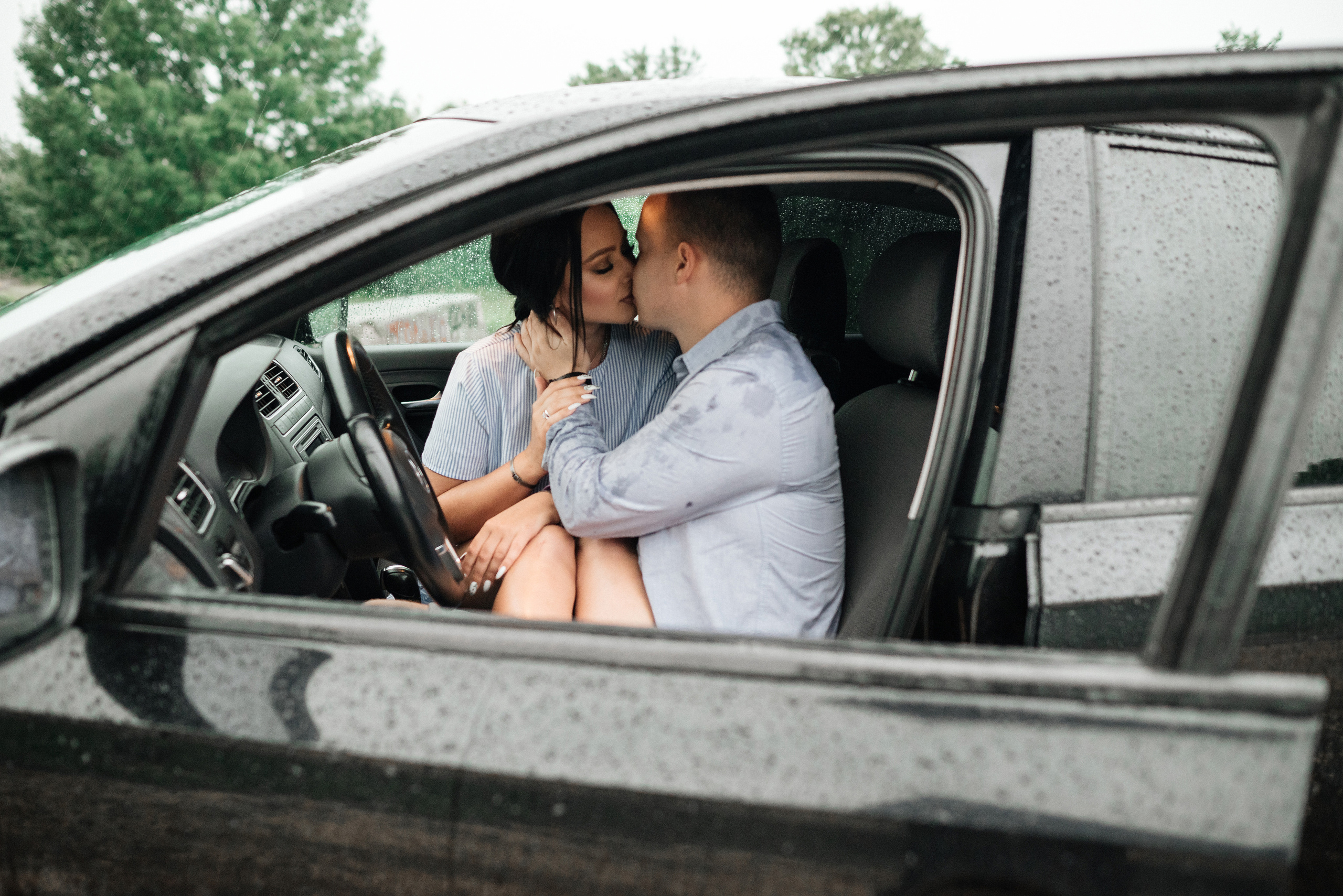 Лера и Артём под дождем в Вешаловке, 10 минут съемки. Свадебный и портретный фотограф в Липецке Юлия Свит