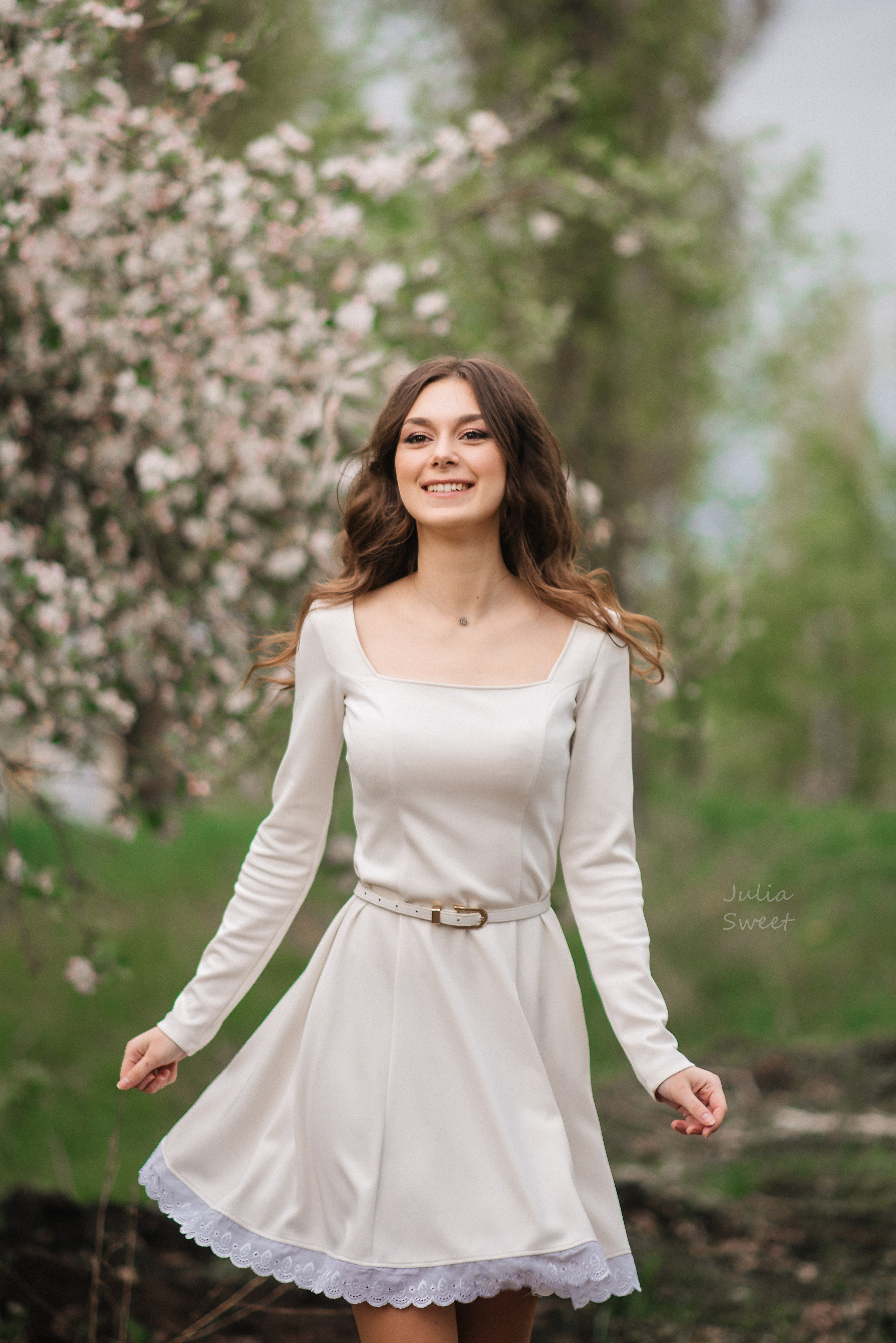 Нежная Настя в цветущих яблонях. Свадебный и портретный фотограф в Липецке Юлия Свит