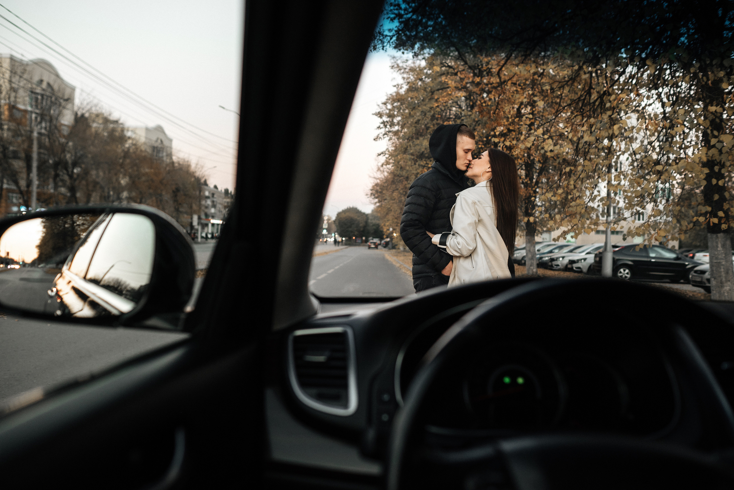 Фотопрогулка для Сони и Артёма, съемка с машиной. Свадебный и портретный фотограф в Липецке Юлия Свит