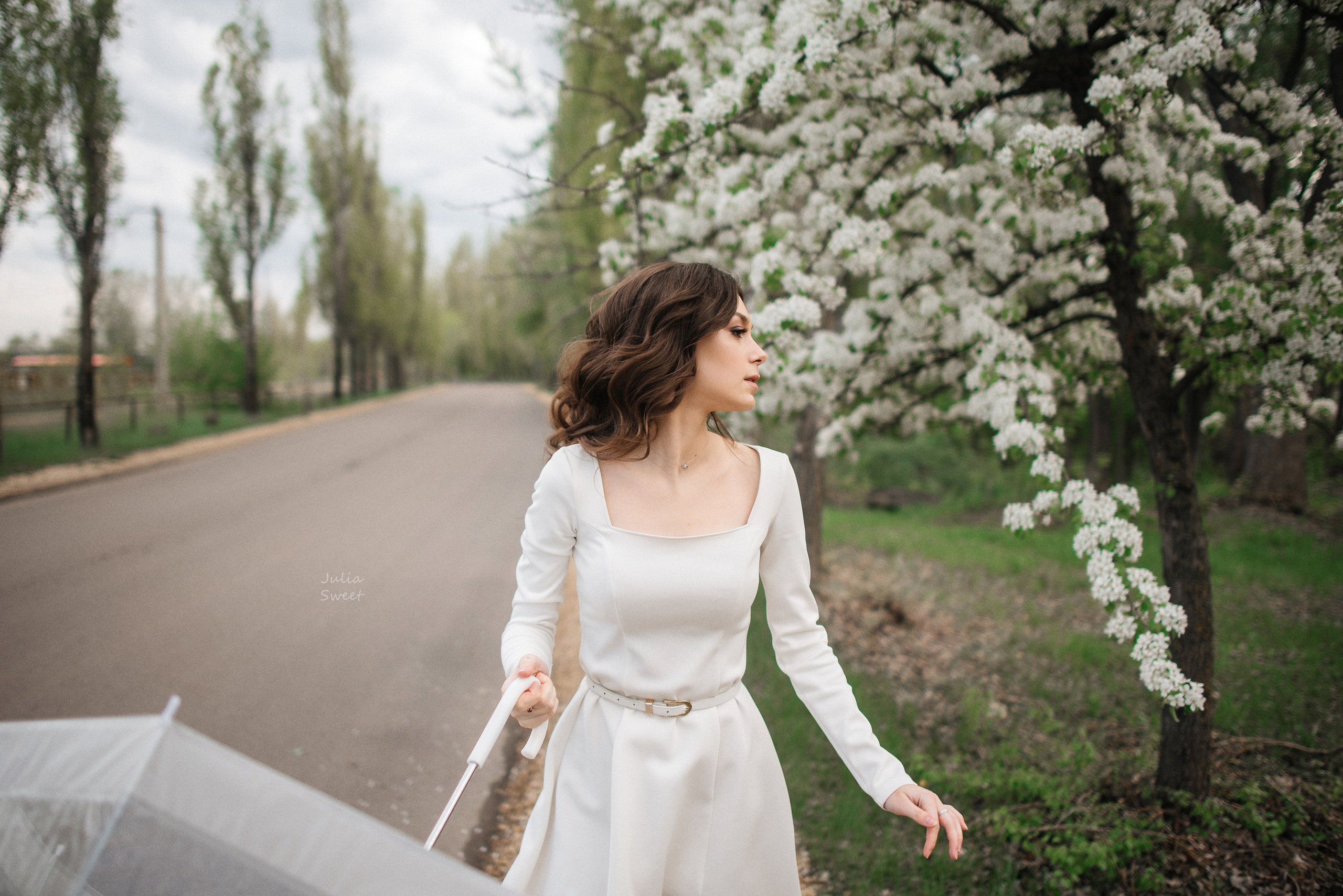 Нежная Настя в цветущих яблонях. Свадебный и портретный фотограф в Липецке Юлия Свит