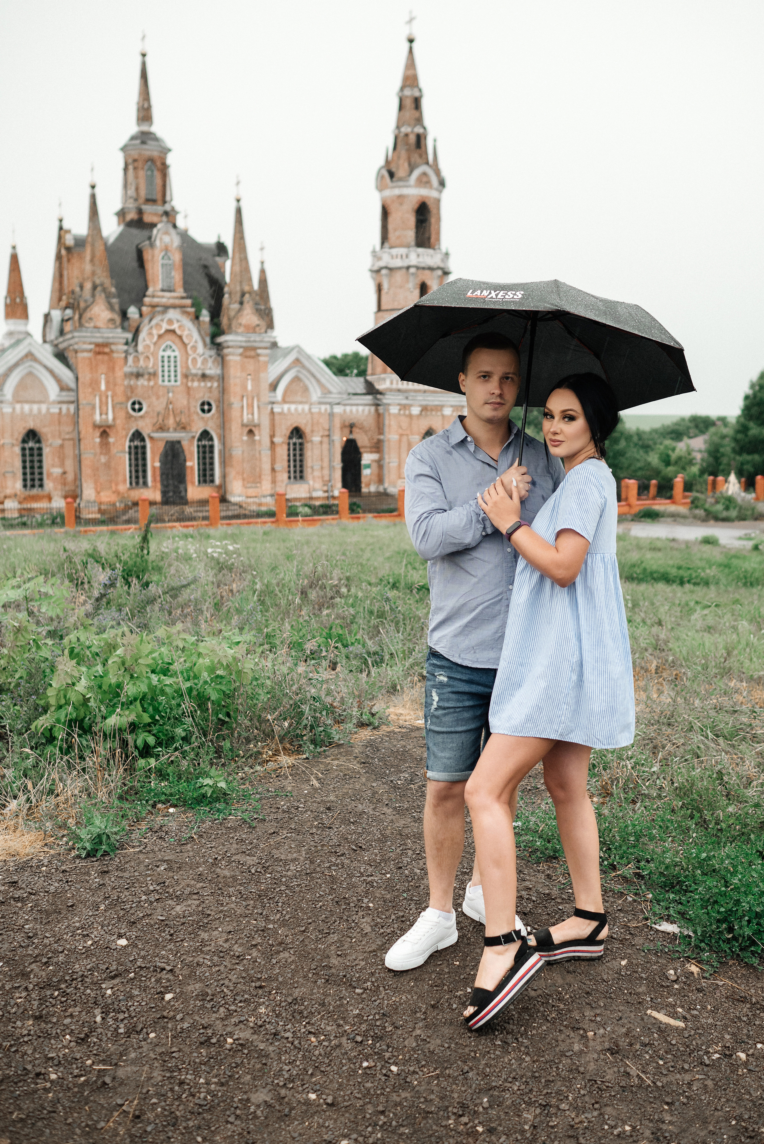 Лера и Артём под дождем в Вешаловке, 10 минут съемки. Свадебный и портретный фотограф в Липецке Юлия Свит