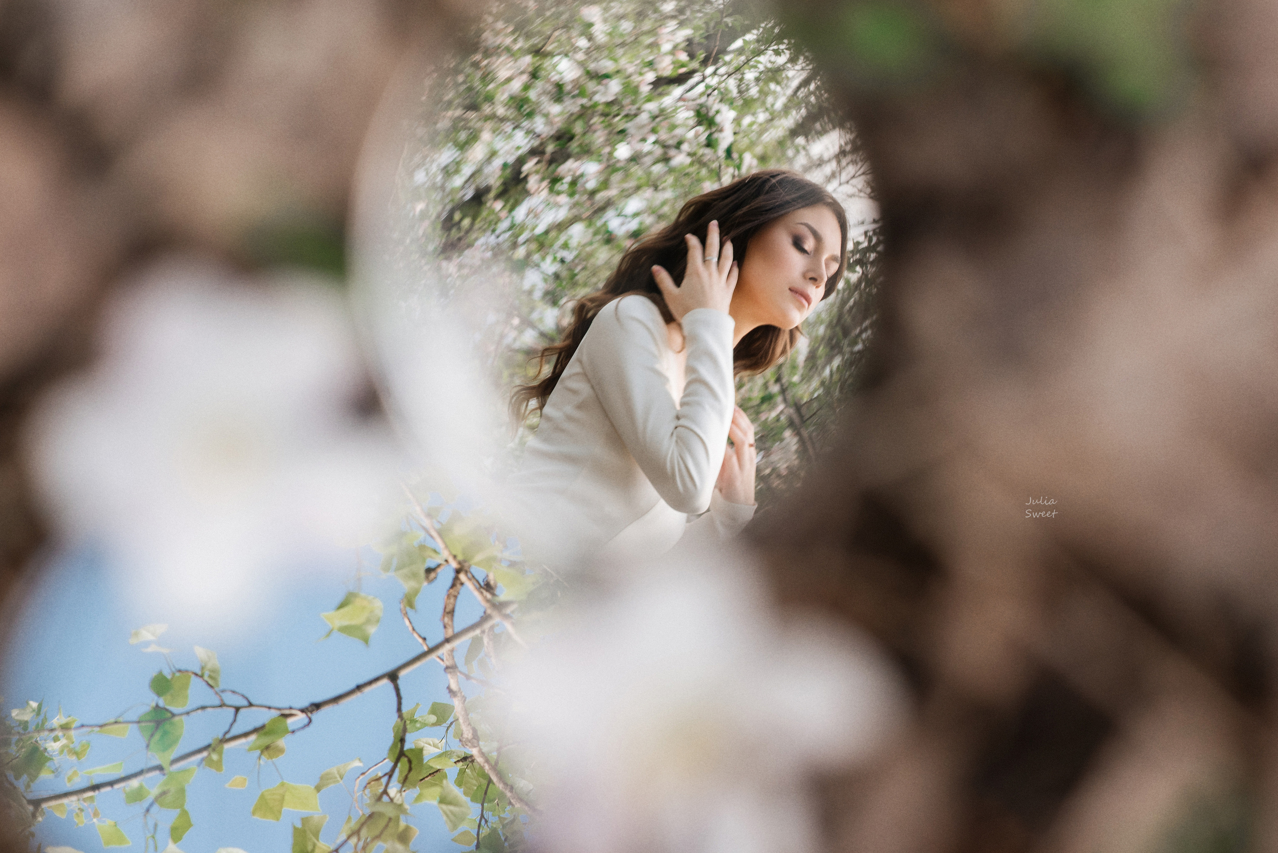 Нежная Настя в цветущих яблонях. Свадебный и портретный фотограф в Липецке Юлия Свит