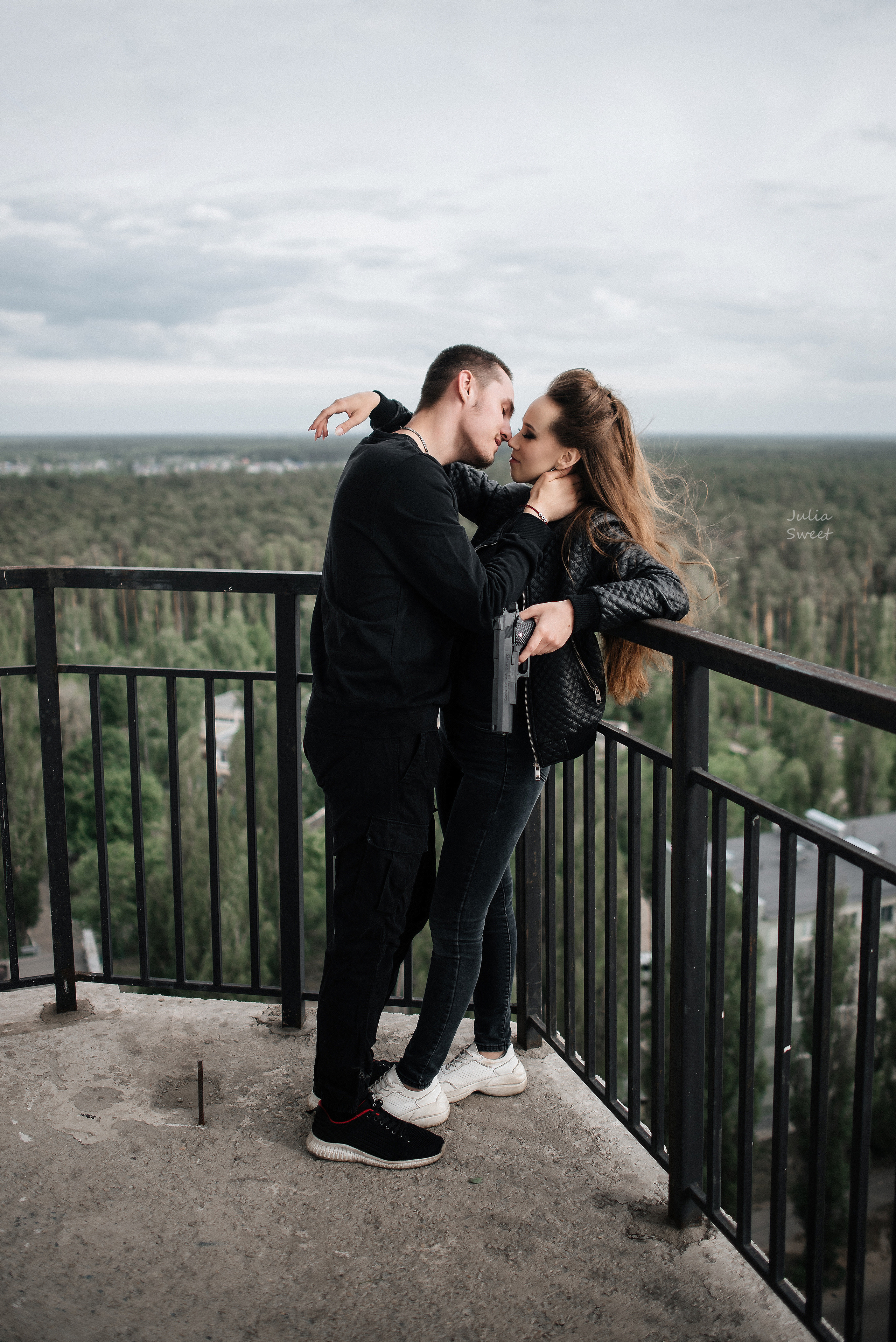 Арина и Влад в дерзком стиле на крыше. Свадебный и портретный фотограф в Липецке Юлия Свит