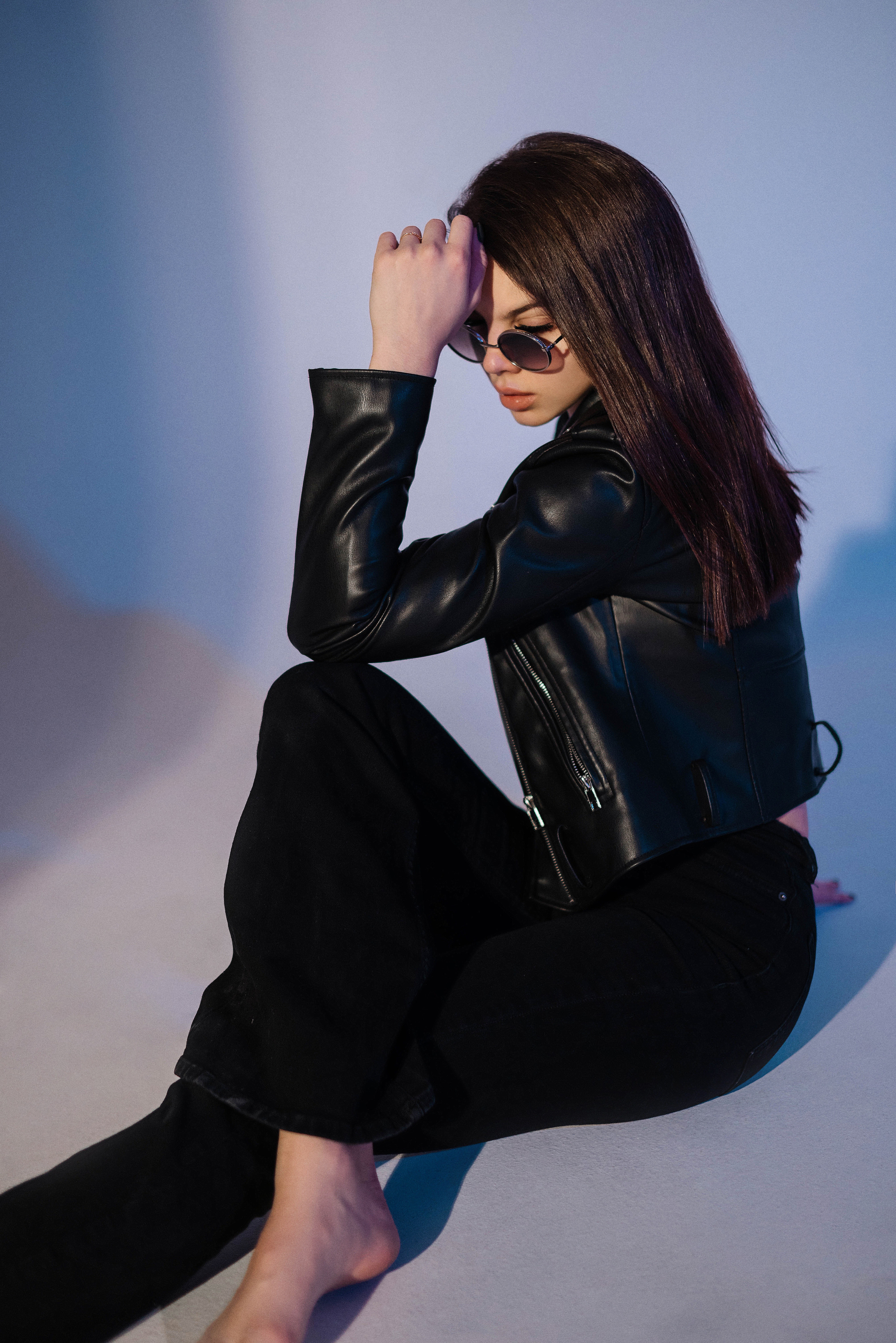 Ксюша на циклораме с цветным светом. Свадебный и портретный фотограф в Липецке Юлия Свит