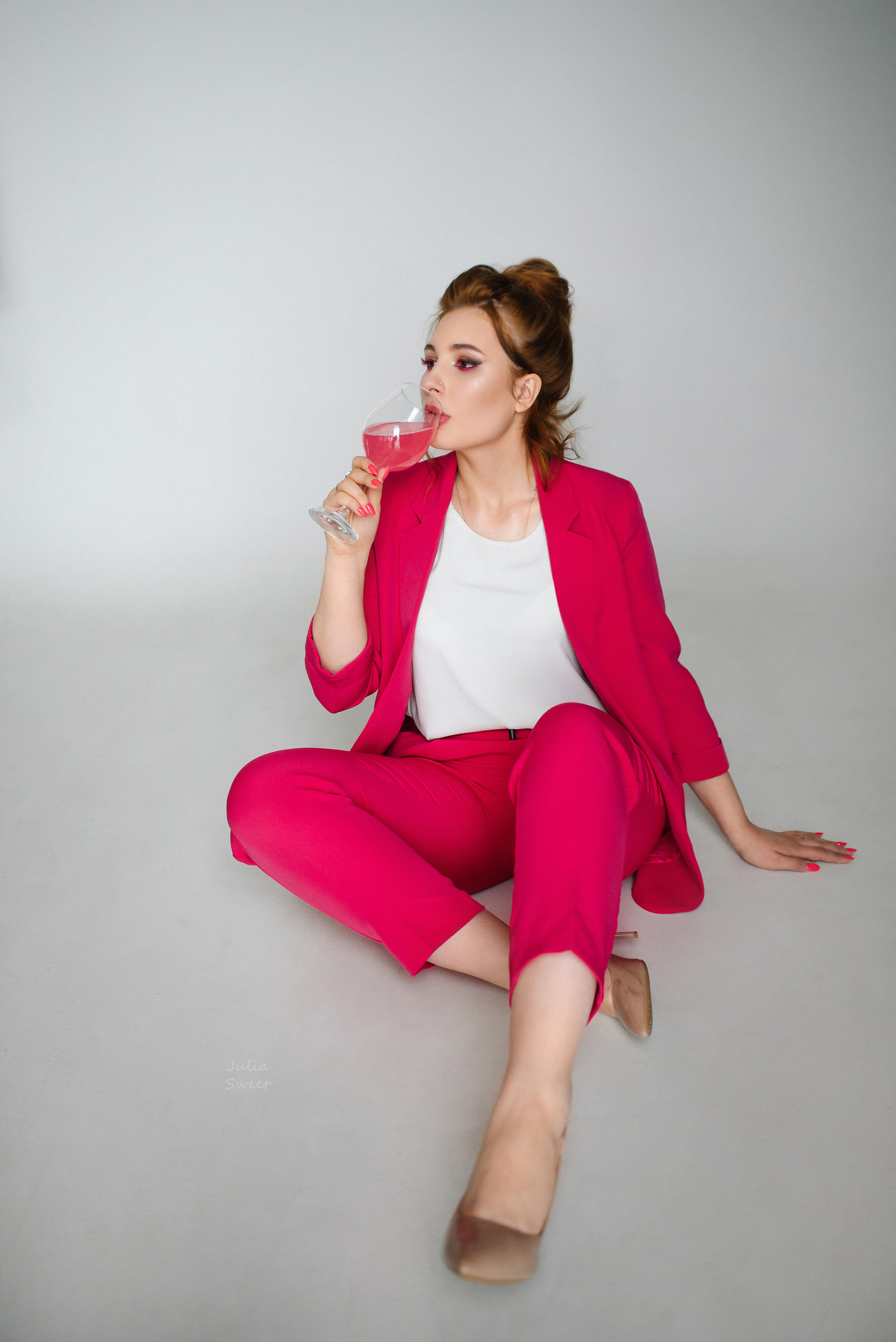 Студийная съемка Ксюши для розовой инсты. Свадебный и портретный фотограф в Липецке Юлия Свит