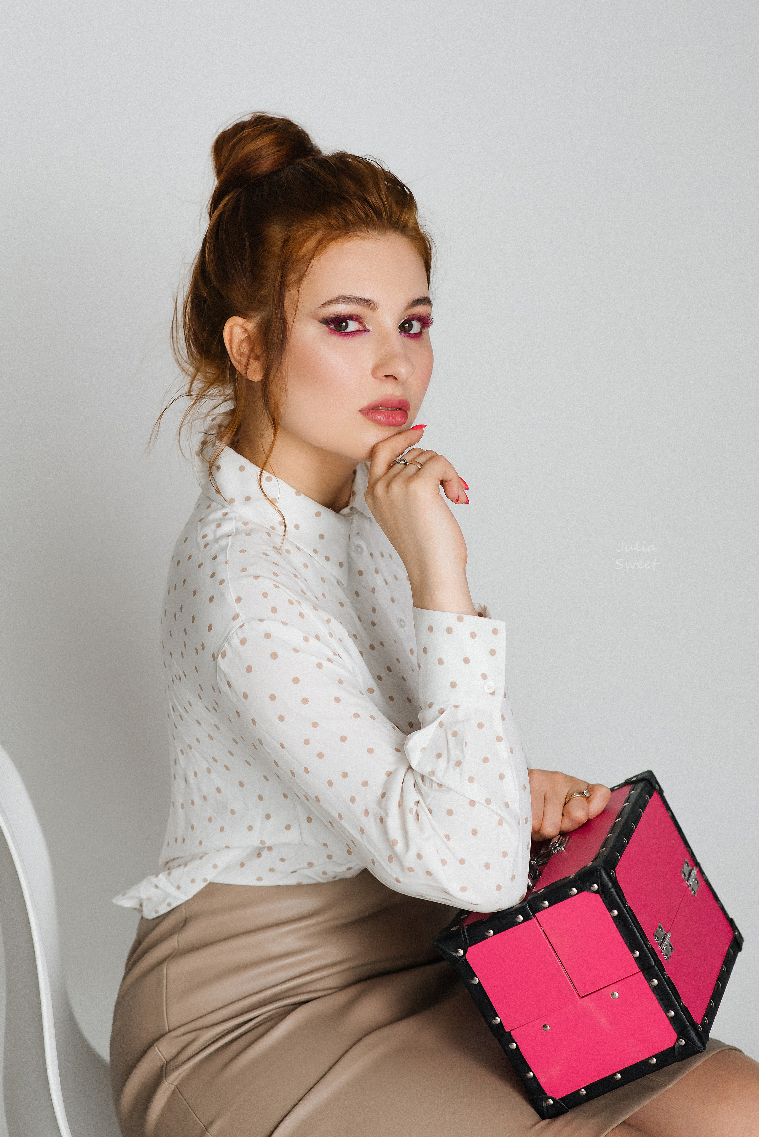 Студийная съемка Ксюши для розовой инсты. Свадебный и портретный фотограф в Липецке Юлия Свит