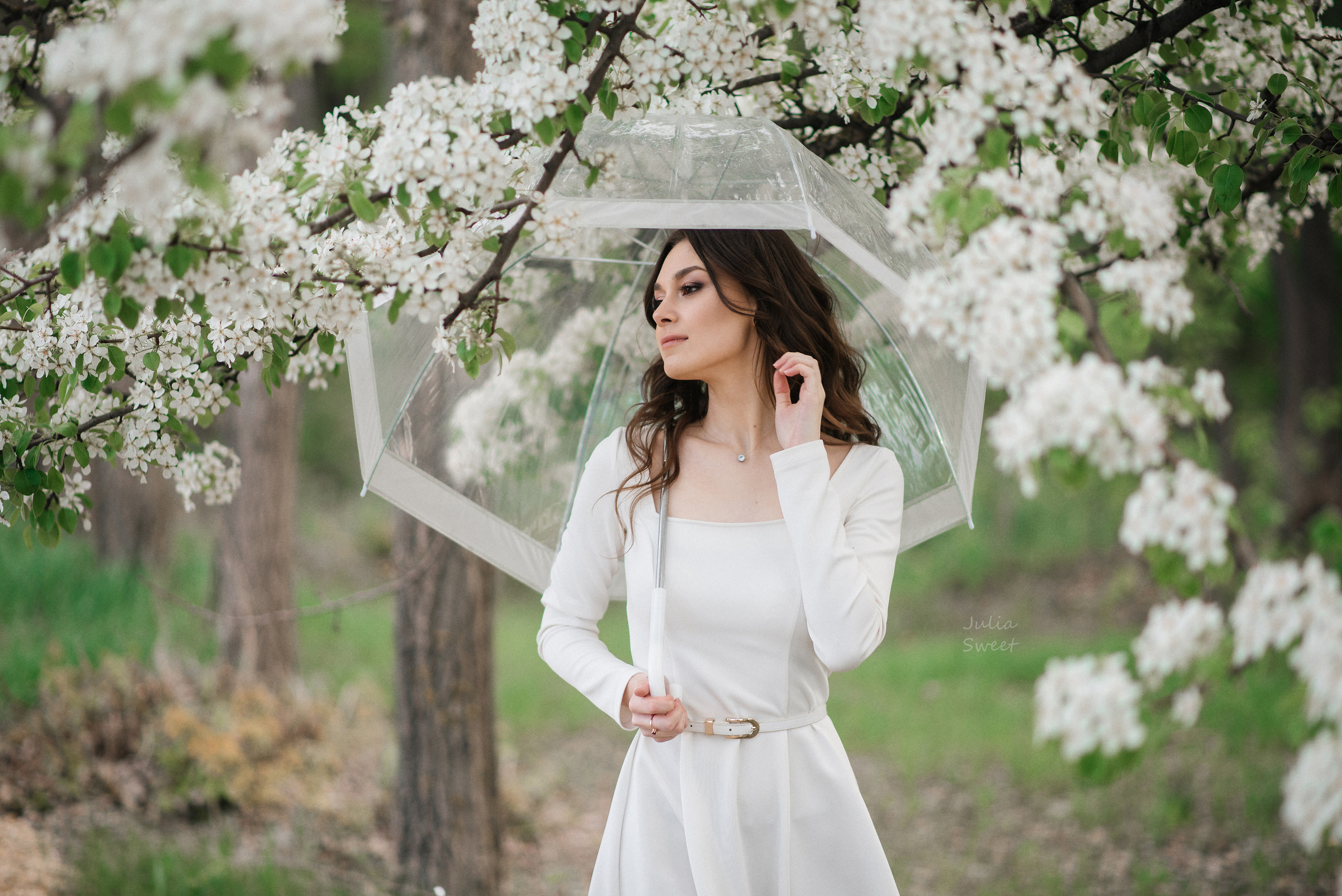 Нежная Настя в цветущих яблонях. Свадебный и портретный фотограф в Липецке Юлия Свит