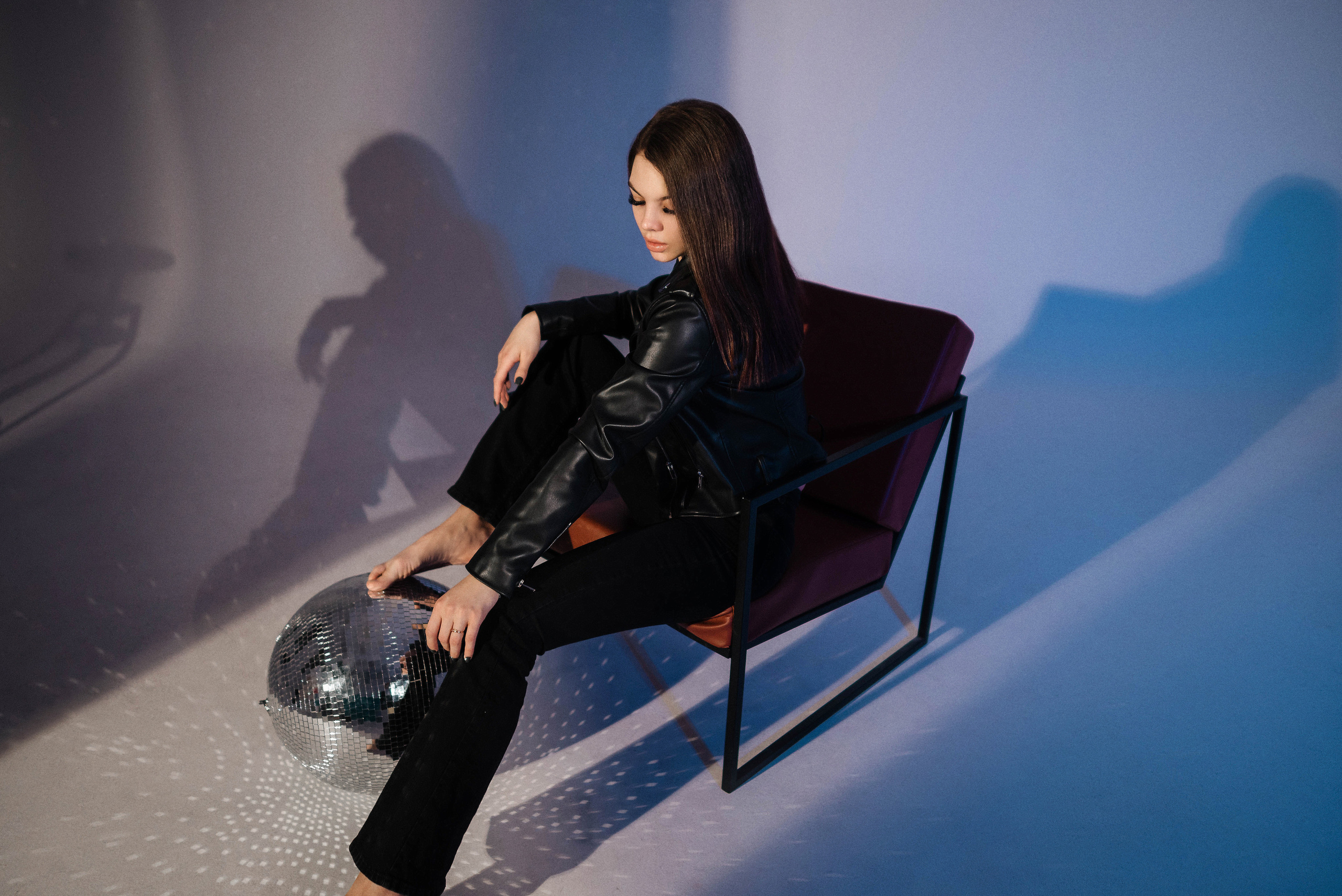 Ксюша на циклораме с цветным светом. Свадебный и портретный фотограф в Липецке Юлия Свит