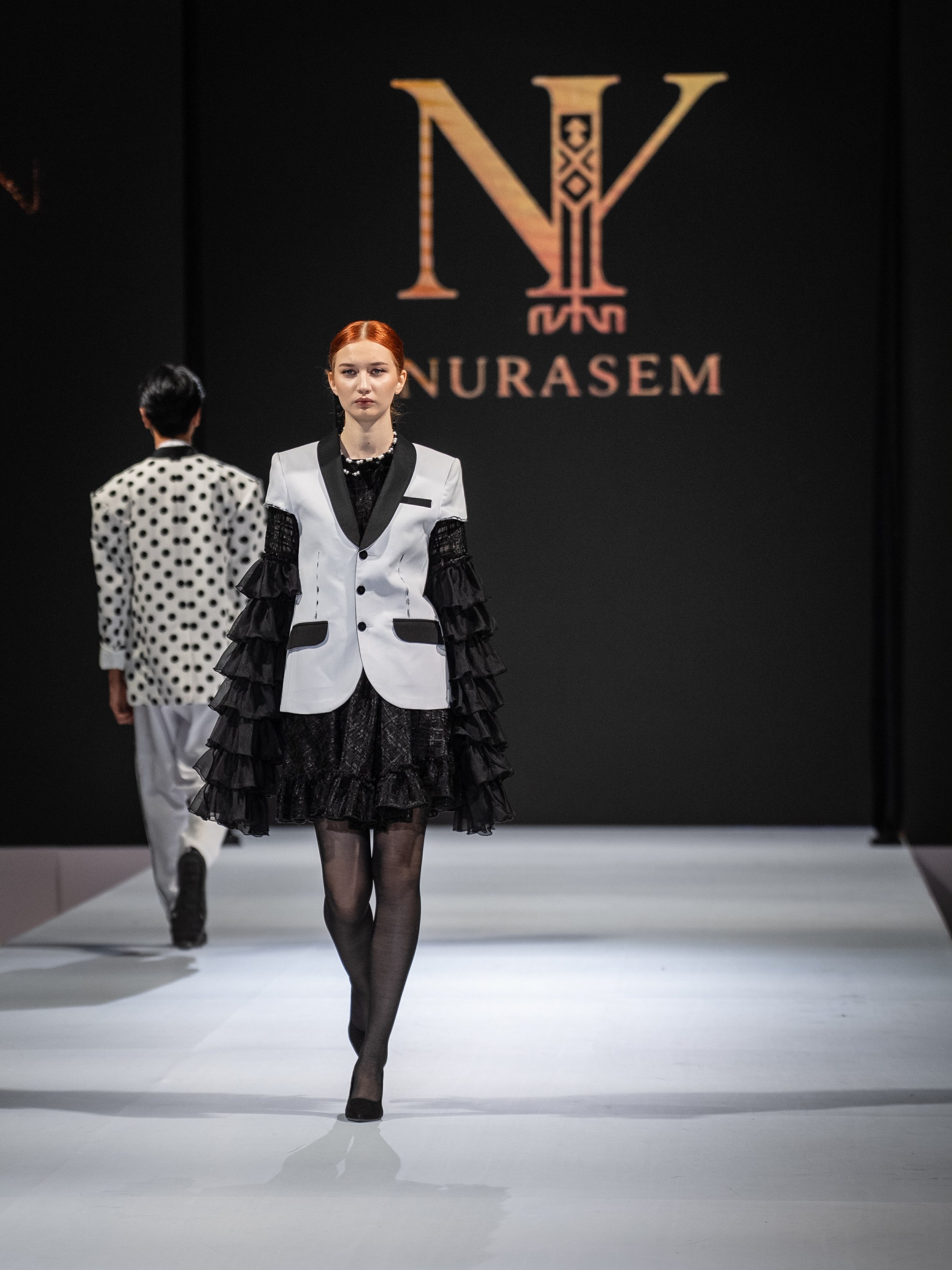 EURASIAN FASHION WEEK Nurasem. Сайт Алматинского НЮ АРТ, будуар и фэшн фотографа Дениса Карпенко