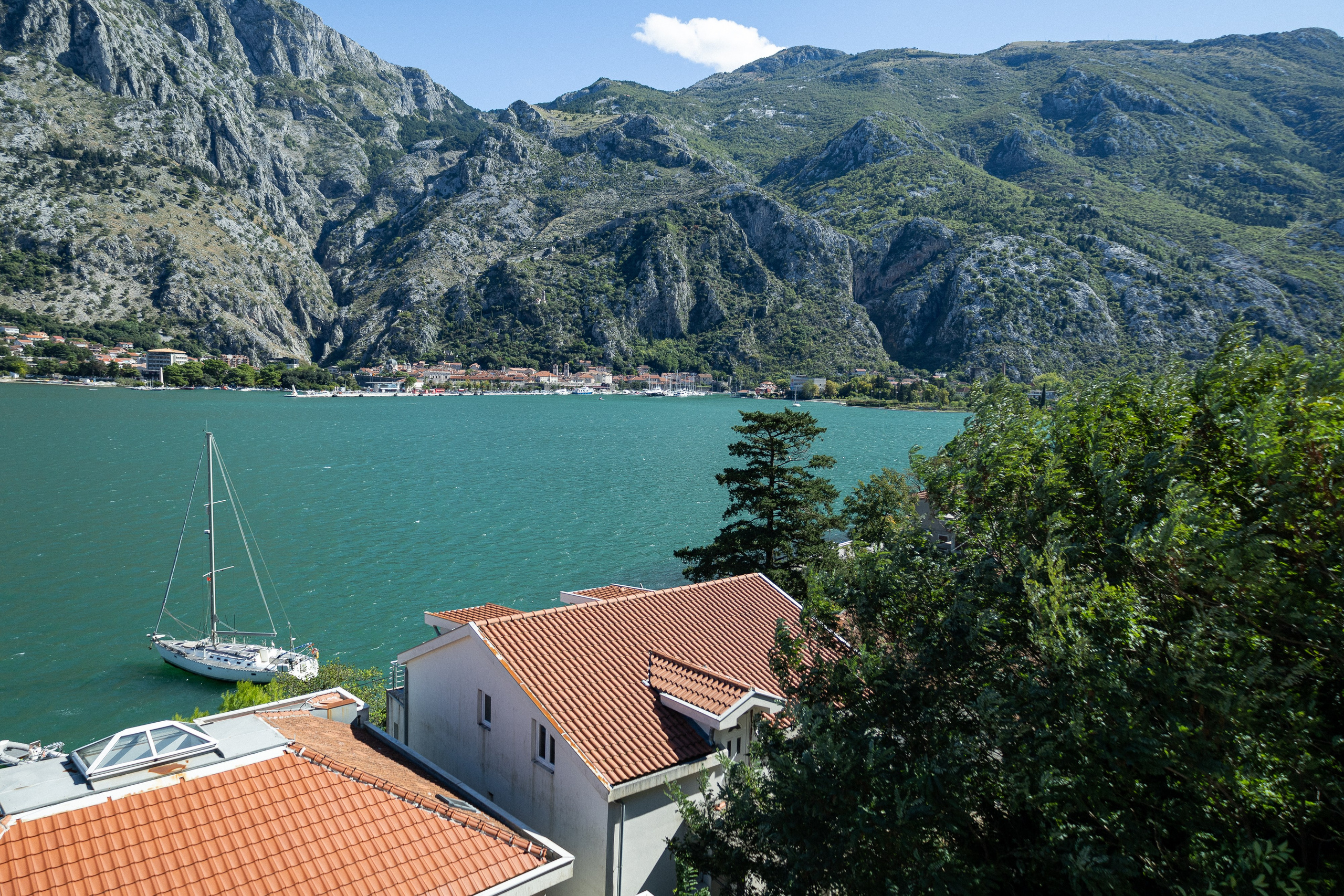 Private apartment for rent. Fotograf u Crnoj Gori-porodično fotografisanje sa djecom, lovestory, nekretnine