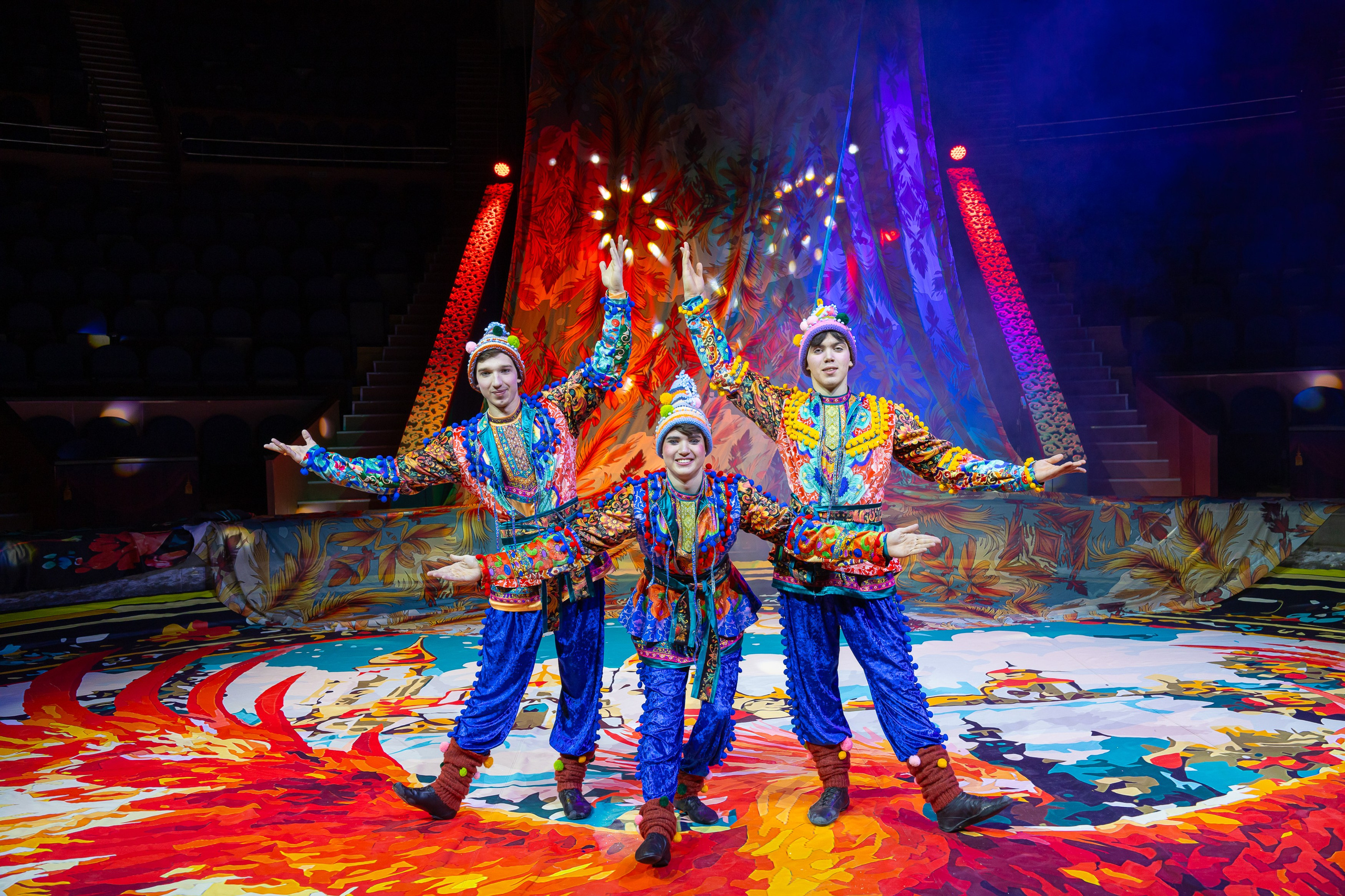 Цирк Жар Птица. Афиша. Семейный и Свадебный фотограф в Сочи