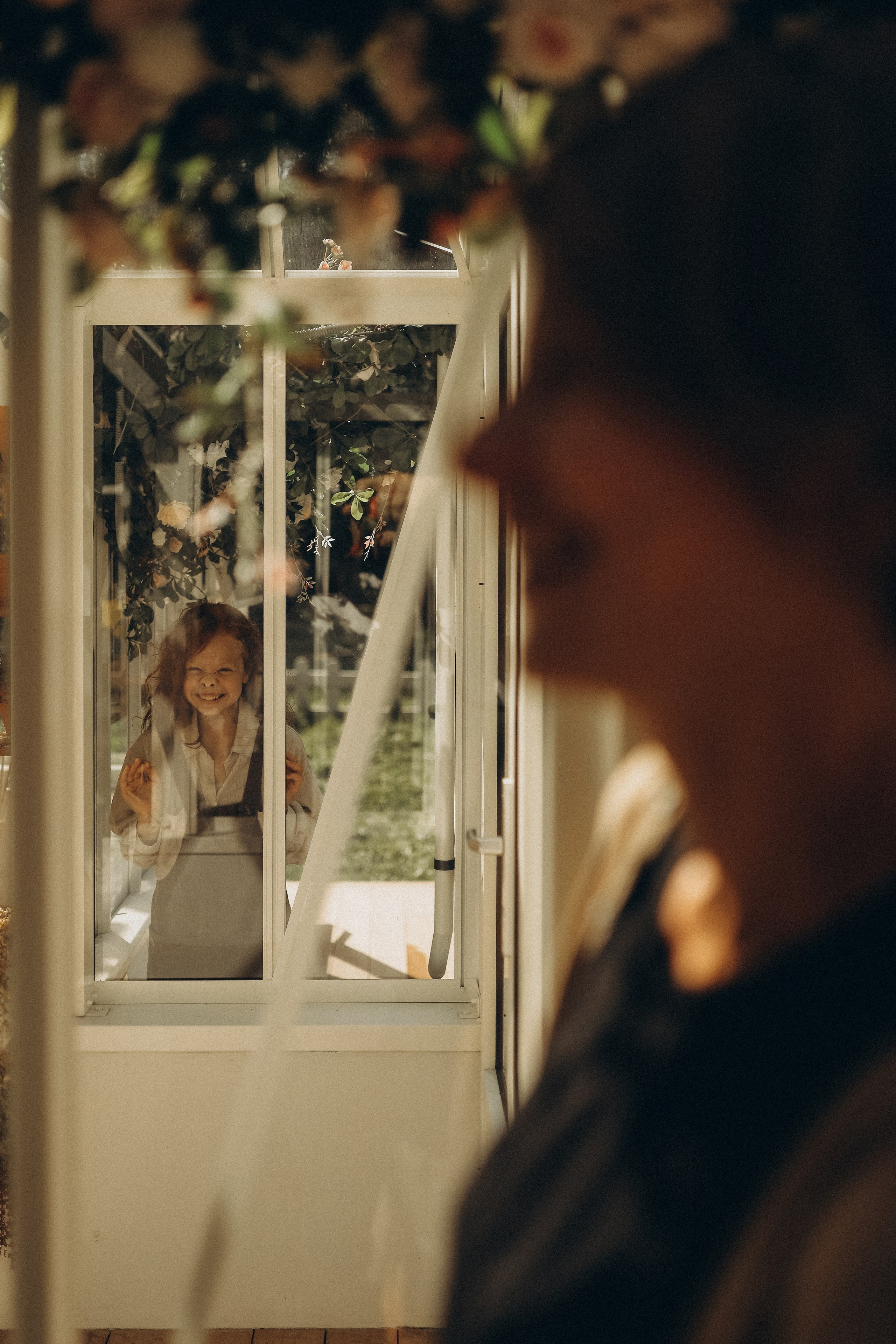 Дина и Миа в огороде. Семейный и детский фотограф в Москве Анастасия Меликова