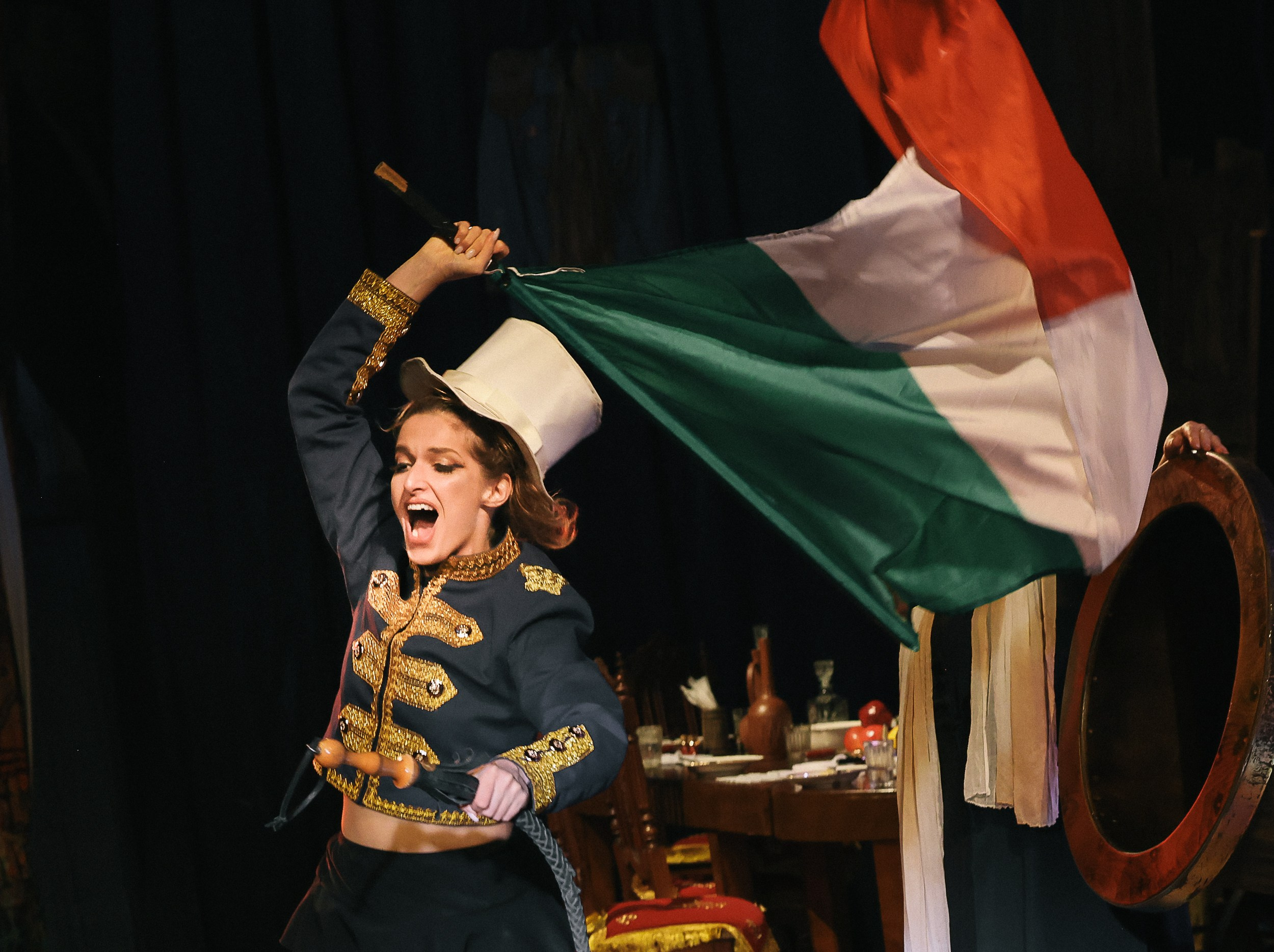 Весёлая женщина. Театр Эрмитаж. Репортажный, архитектурный, театральный и файн-арт фотограф Лена Мельникова в Москве