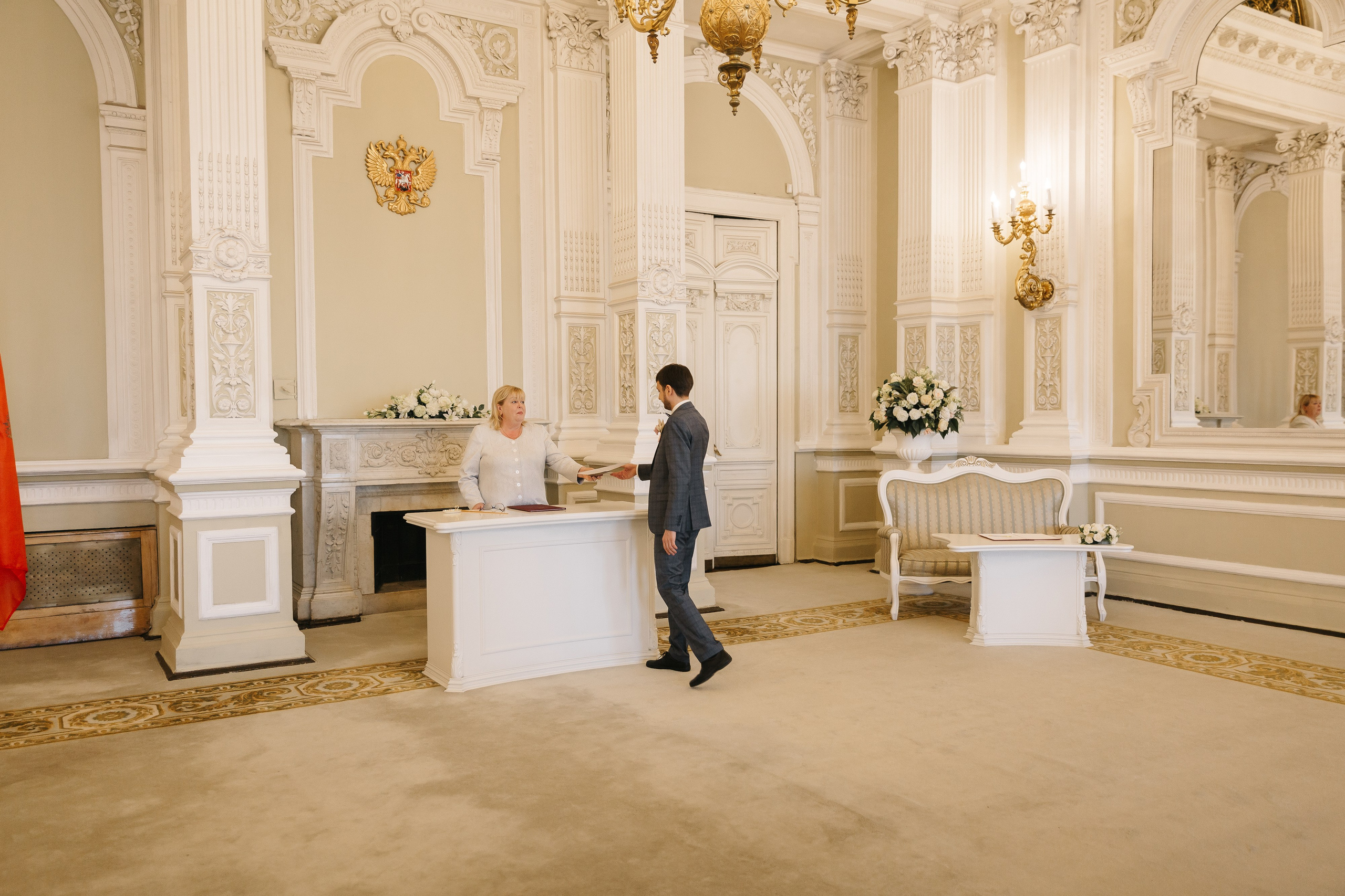 МАЙ | Дворец № 1, Атланты, Эрмитажный дворик. Свадебный фотограф в Санкт-Петербурге Полина Корзухина